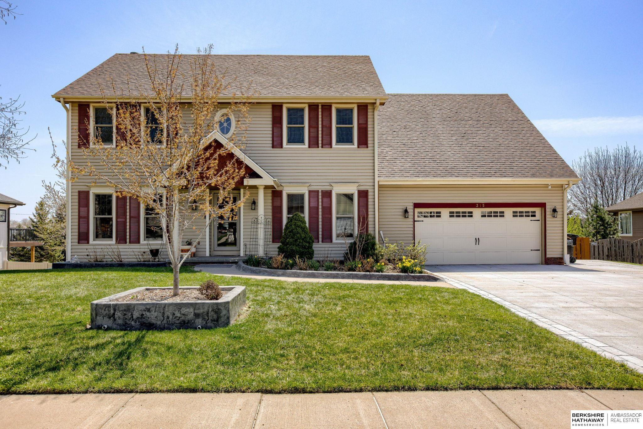 Papillion, Nebraska 68046, United States, 4 Bedrooms Bedrooms, ,4 BathroomsBathrooms,Residential,Pending,111816