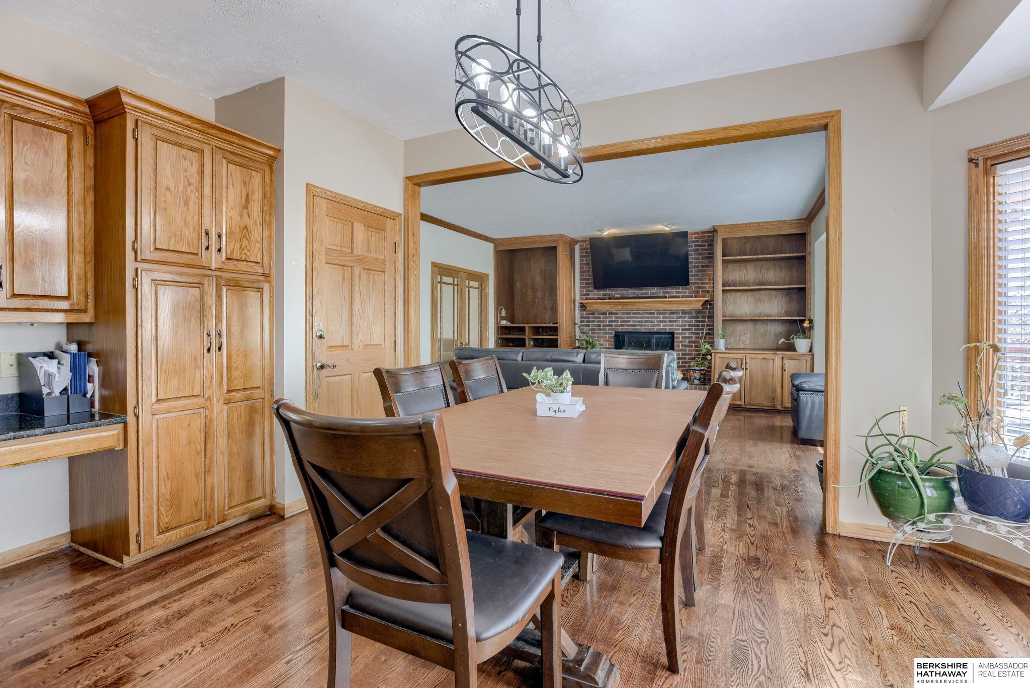 Papillion, Nebraska 68046, United States, 4 Bedrooms Bedrooms, ,4 BathroomsBathrooms,Residential,Pending,111816