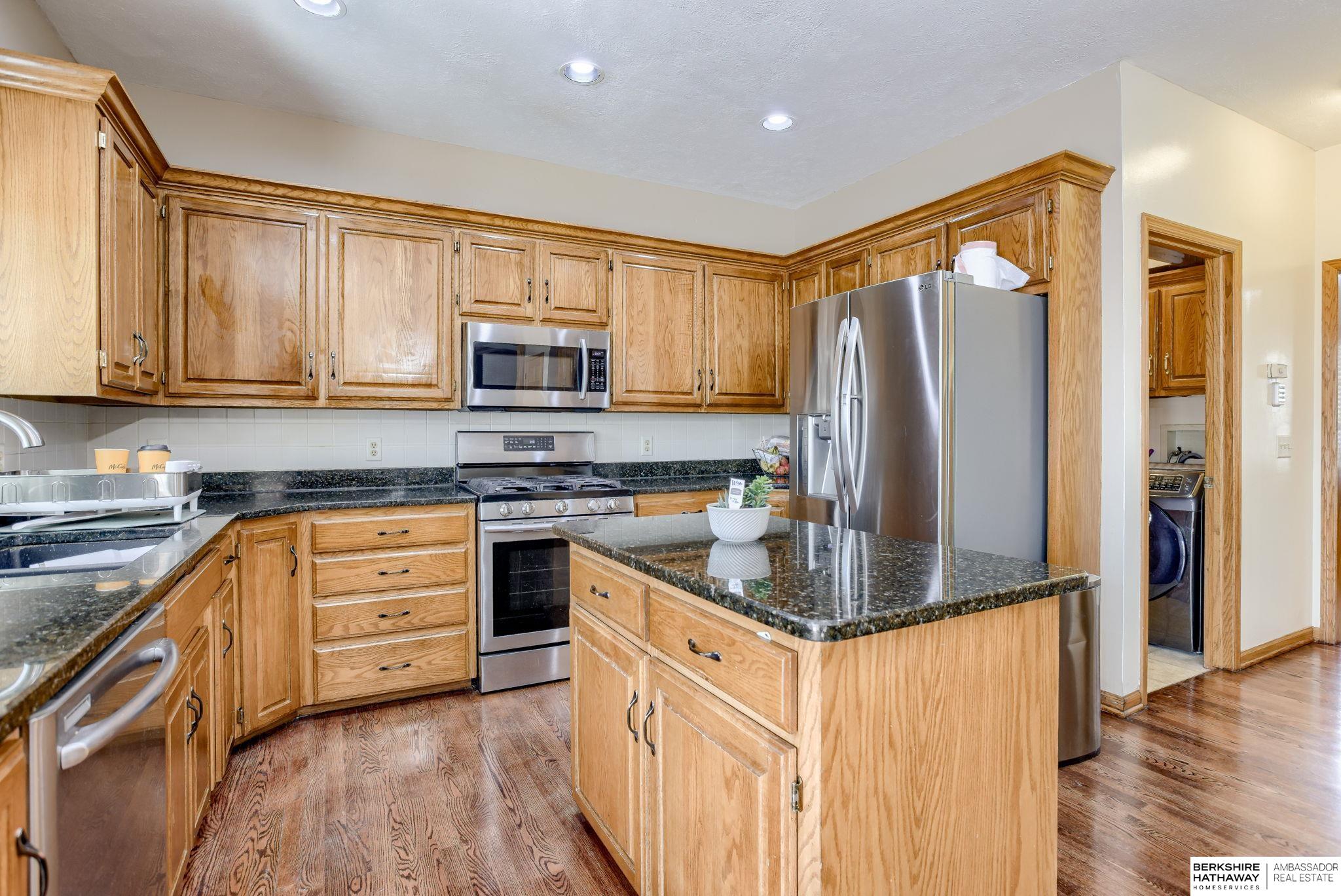 Papillion, Nebraska 68046, United States, 4 Bedrooms Bedrooms, ,4 BathroomsBathrooms,Residential,Pending,111816