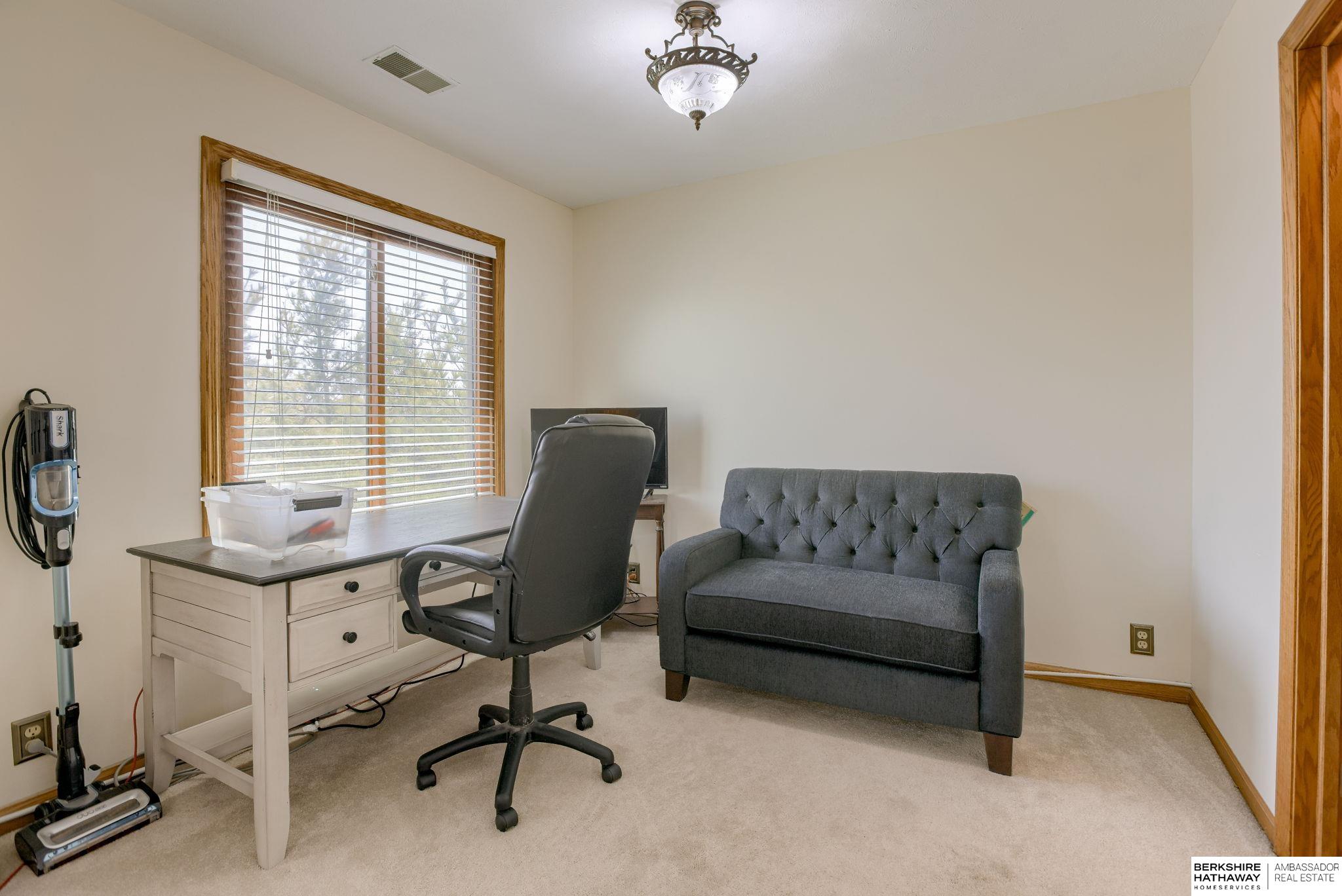 Papillion, Nebraska 68046, United States, 4 Bedrooms Bedrooms, ,4 BathroomsBathrooms,Residential,Pending,111816