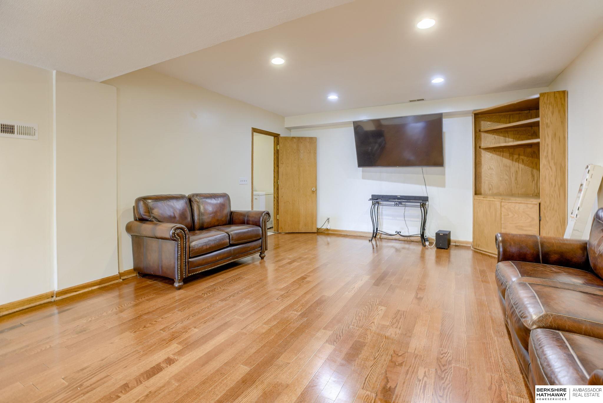 Papillion, Nebraska 68046, United States, 4 Bedrooms Bedrooms, ,4 BathroomsBathrooms,Residential,Pending,111816