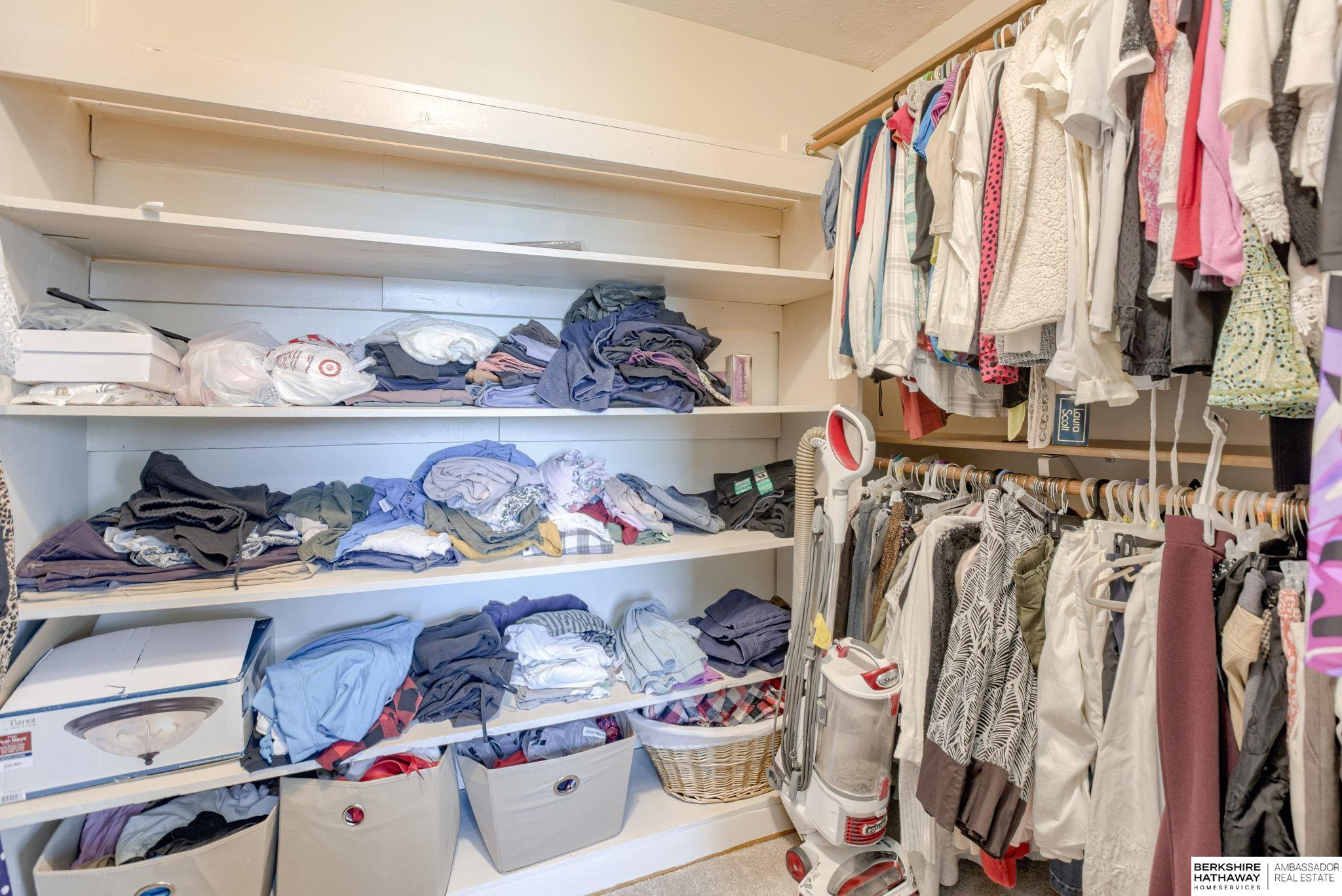 Papillion, Nebraska 68046, United States, 4 Bedrooms Bedrooms, ,4 BathroomsBathrooms,Residential,Pending,111816