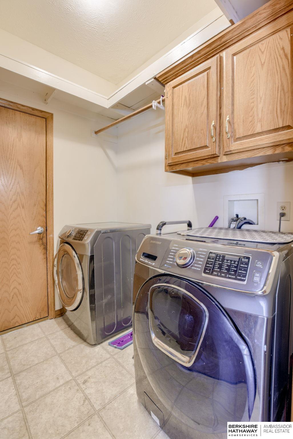 Papillion, Nebraska 68046, United States, 4 Bedrooms Bedrooms, ,4 BathroomsBathrooms,Residential,Pending,111816