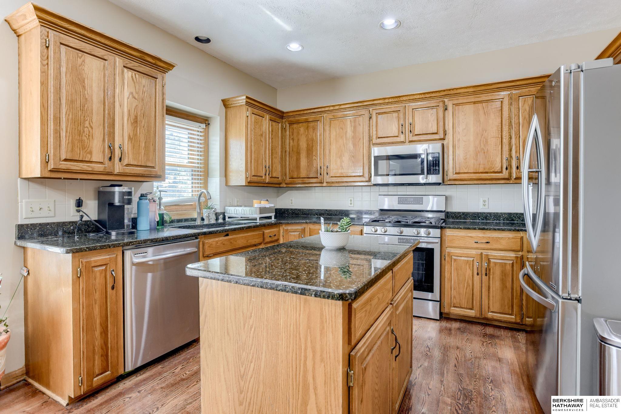 Papillion, Nebraska 68046, United States, 4 Bedrooms Bedrooms, ,4 BathroomsBathrooms,Residential,Pending,111816