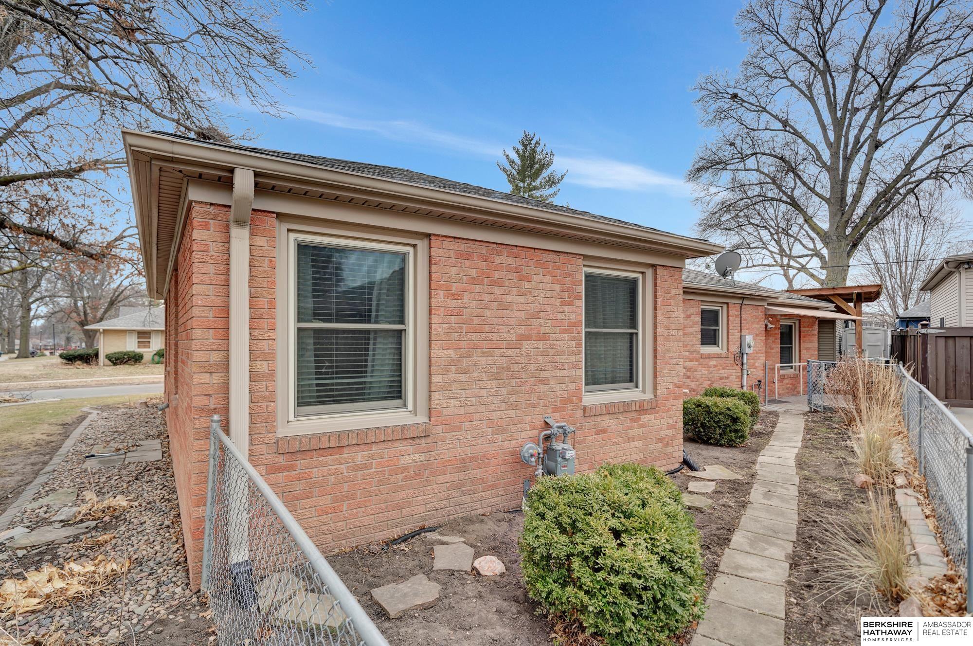 Lincoln, Nebraska 68506, United States, 2 Bedrooms Bedrooms, ,1 BathroomBathrooms,Residential,Pending,9430