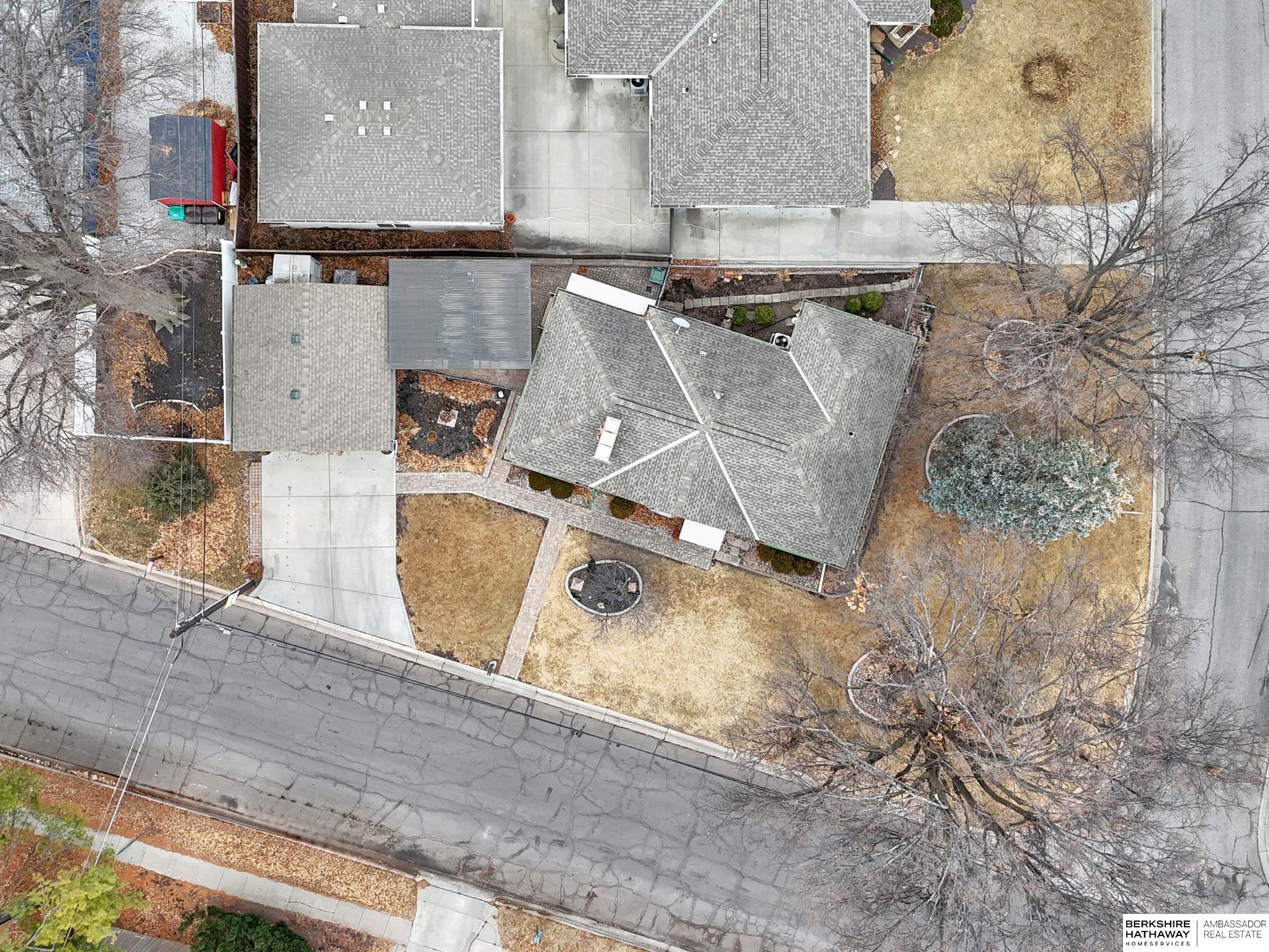 Lincoln, Nebraska 68506, United States, 2 Bedrooms Bedrooms, ,1 BathroomBathrooms,Residential,Pending,9430