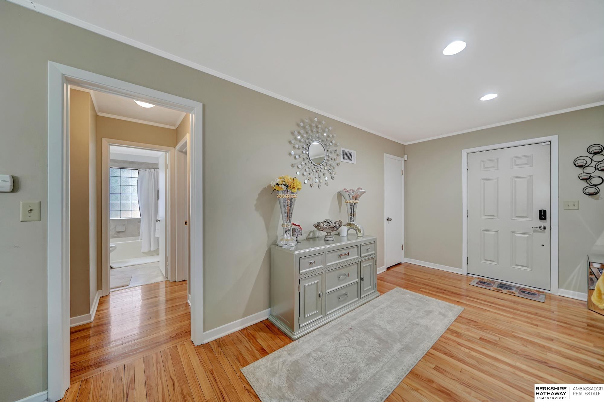 Lincoln, Nebraska 68506, United States, 2 Bedrooms Bedrooms, ,1 BathroomBathrooms,Residential,Pending,9430