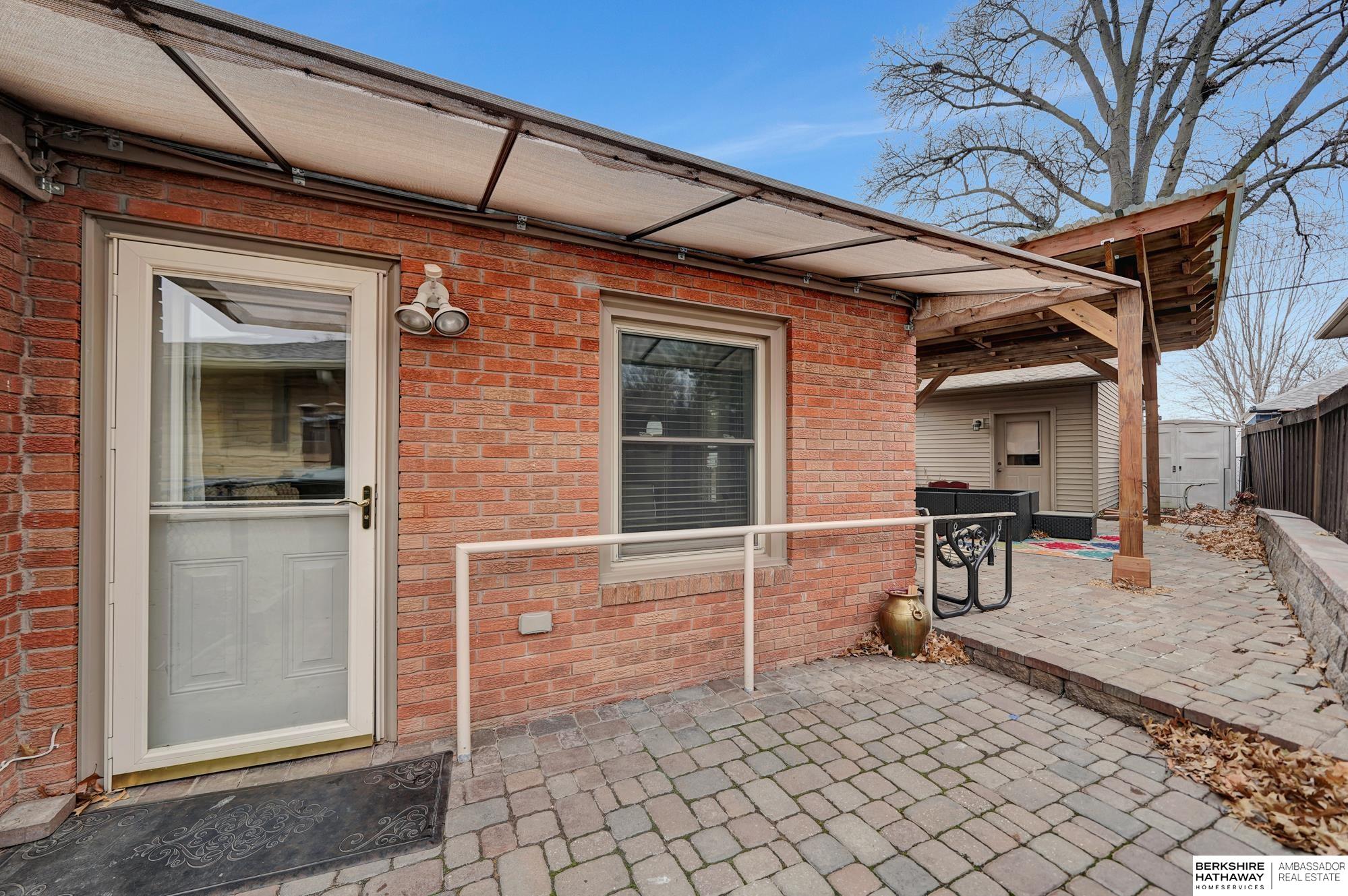 Lincoln, Nebraska 68506, United States, 2 Bedrooms Bedrooms, ,1 BathroomBathrooms,Residential,Pending,9430