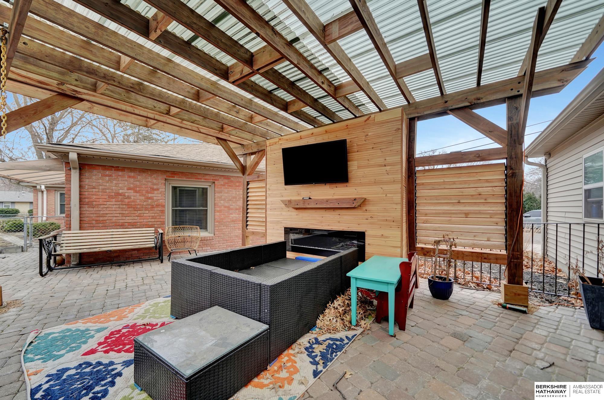 Lincoln, Nebraska 68506, United States, 2 Bedrooms Bedrooms, ,1 BathroomBathrooms,Residential,Pending,9430