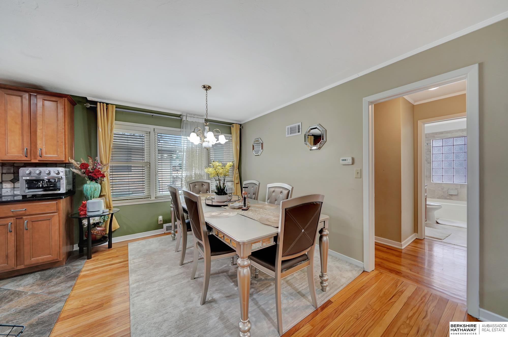 Lincoln, Nebraska 68506, United States, 2 Bedrooms Bedrooms, ,1 BathroomBathrooms,Residential,Pending,9430