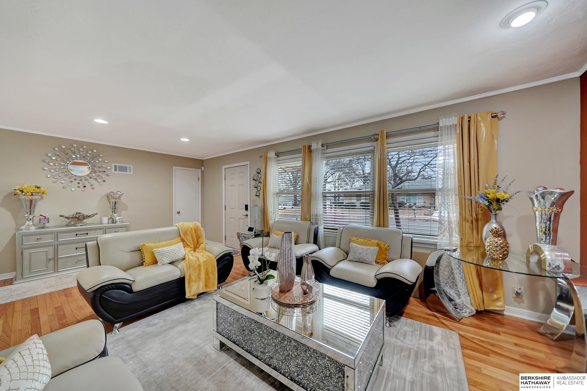 Lincoln, Nebraska 68506, United States, 2 Bedrooms Bedrooms, ,1 BathroomBathrooms,Residential,Pending,9430