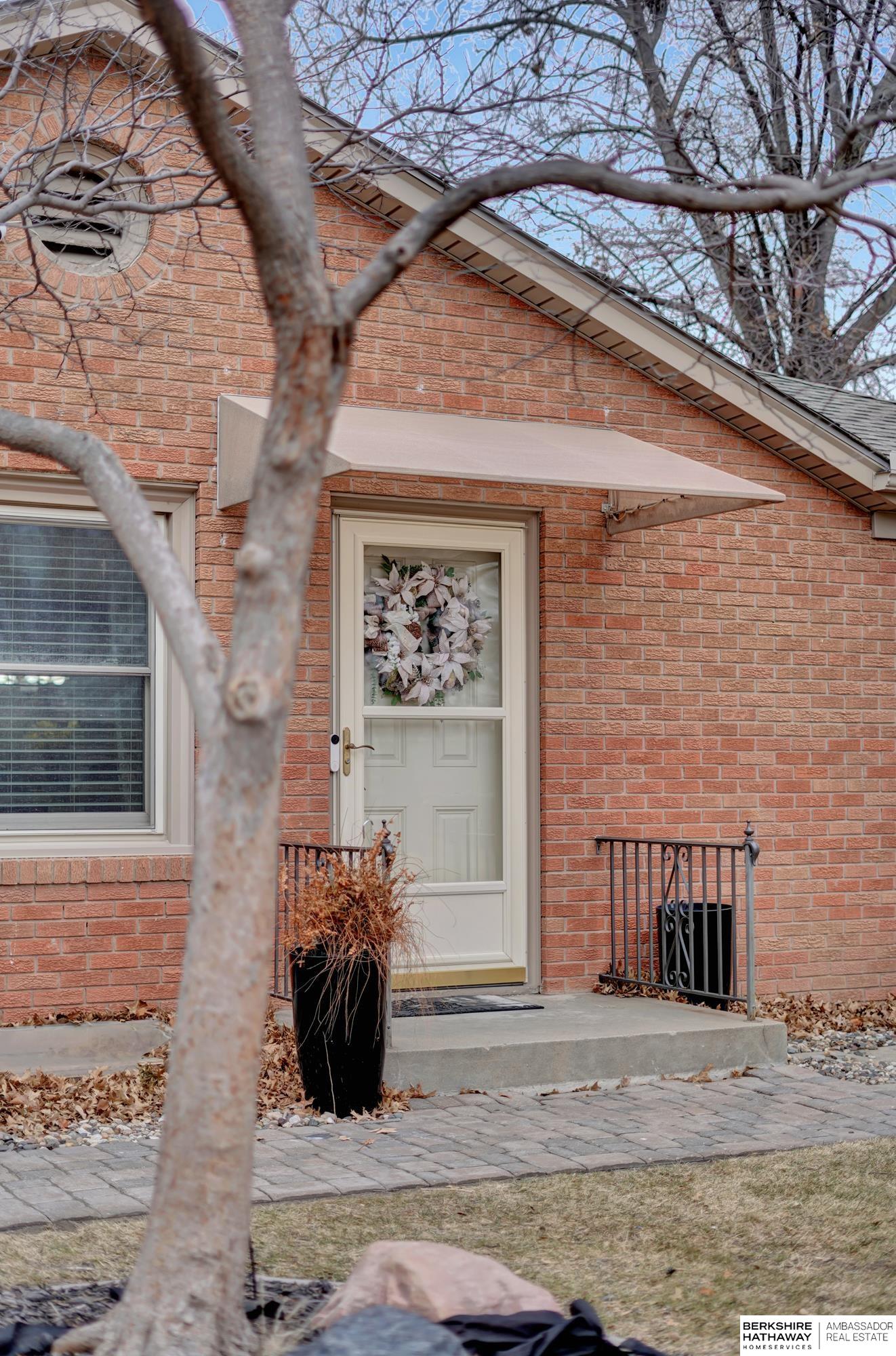 Lincoln, Nebraska 68506, United States, 2 Bedrooms Bedrooms, ,1 BathroomBathrooms,Residential,Pending,9430