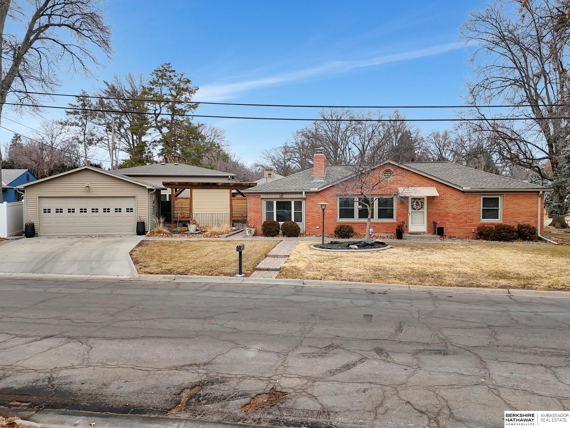 Lincoln, Nebraska 68506, United States, 2 Bedrooms Bedrooms, ,1 BathroomBathrooms,Residential,Pending,9430