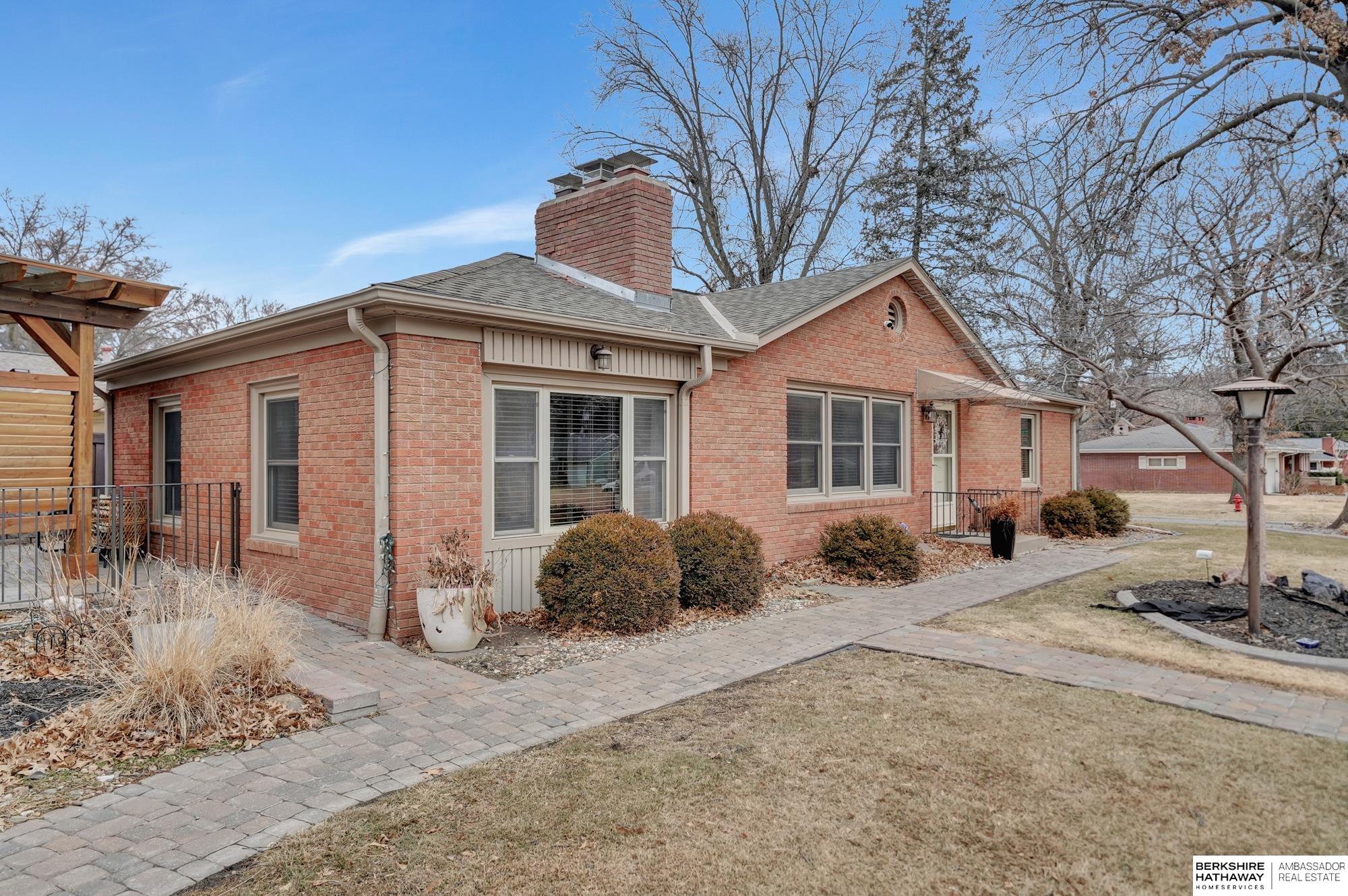 Lincoln, Nebraska 68506, United States, 2 Bedrooms Bedrooms, ,1 BathroomBathrooms,Residential,Pending,9430