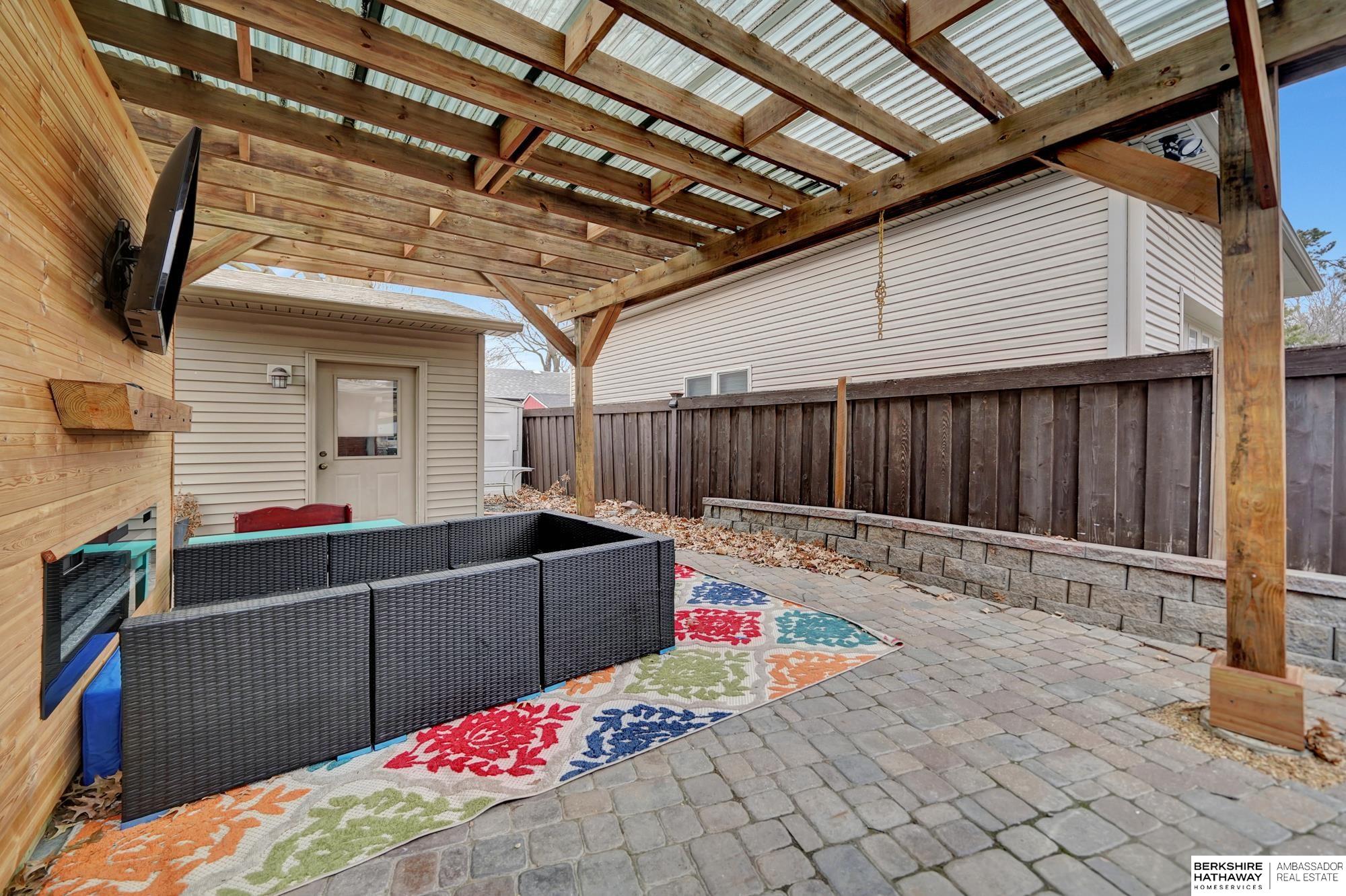 Lincoln, Nebraska 68506, United States, 2 Bedrooms Bedrooms, ,1 BathroomBathrooms,Residential,Pending,9430