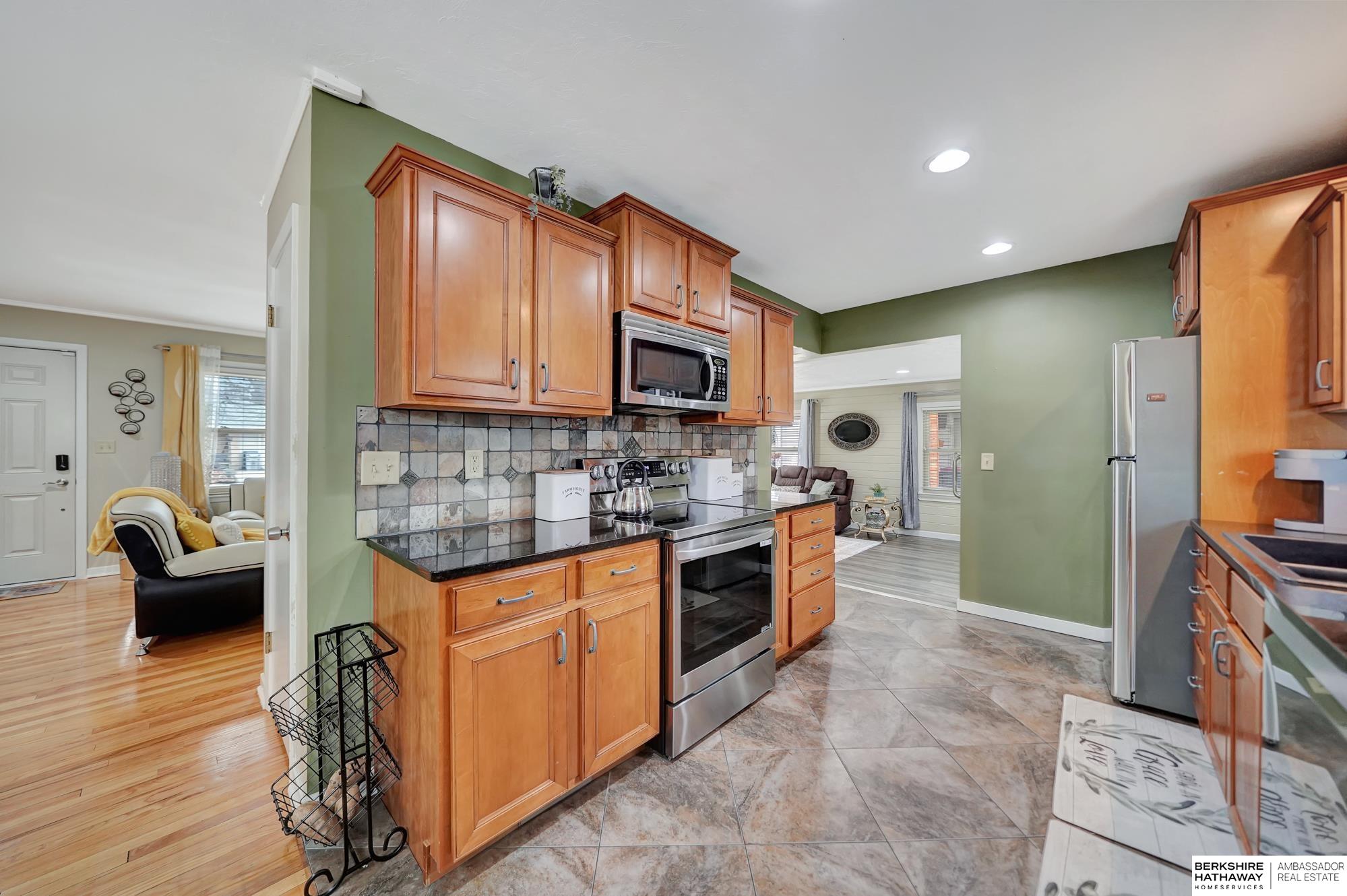 Lincoln, Nebraska 68506, United States, 2 Bedrooms Bedrooms, ,1 BathroomBathrooms,Residential,Pending,9430