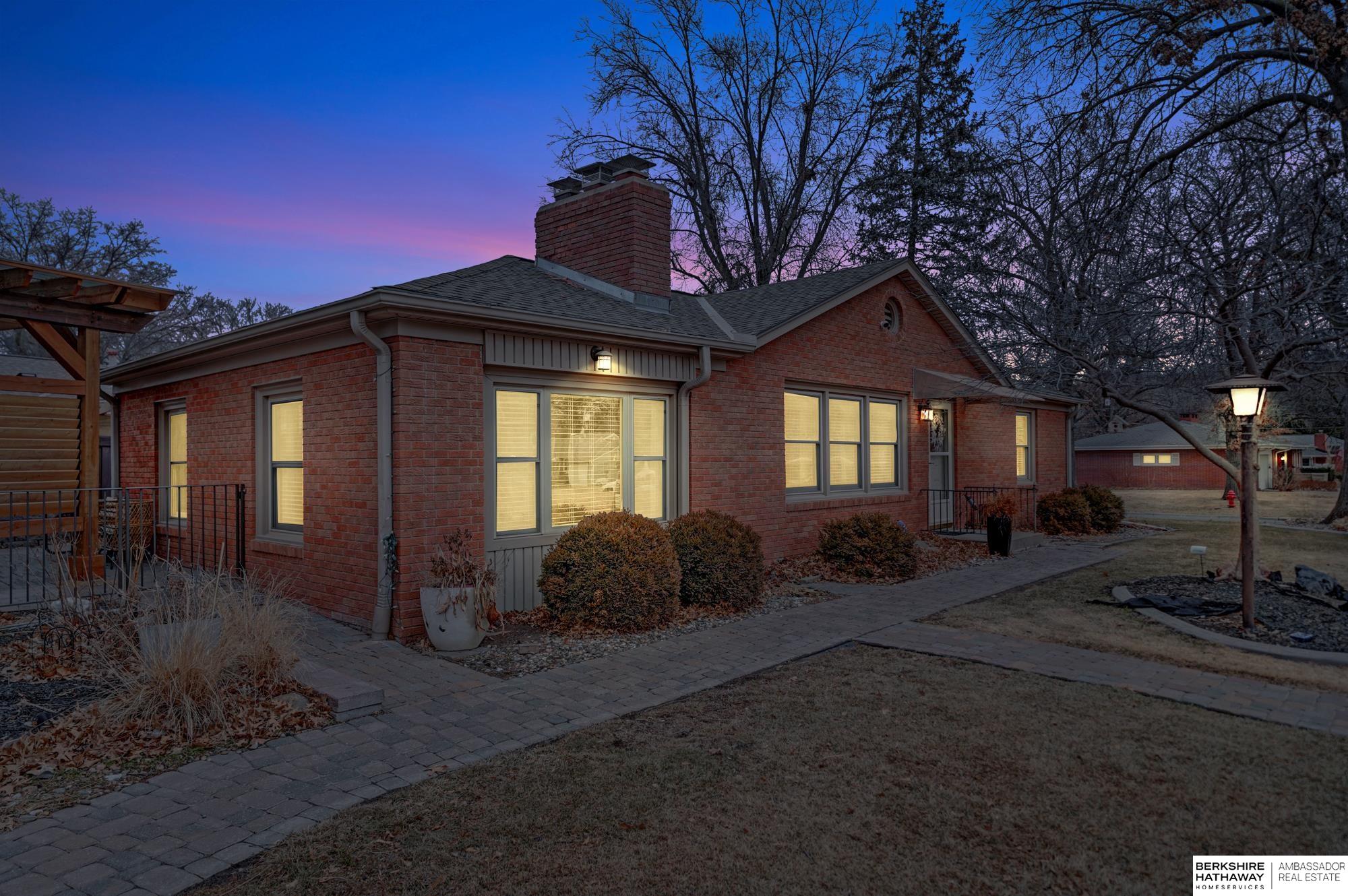 Lincoln, Nebraska 68506, United States, 2 Bedrooms Bedrooms, ,1 BathroomBathrooms,Residential,Pending,9430