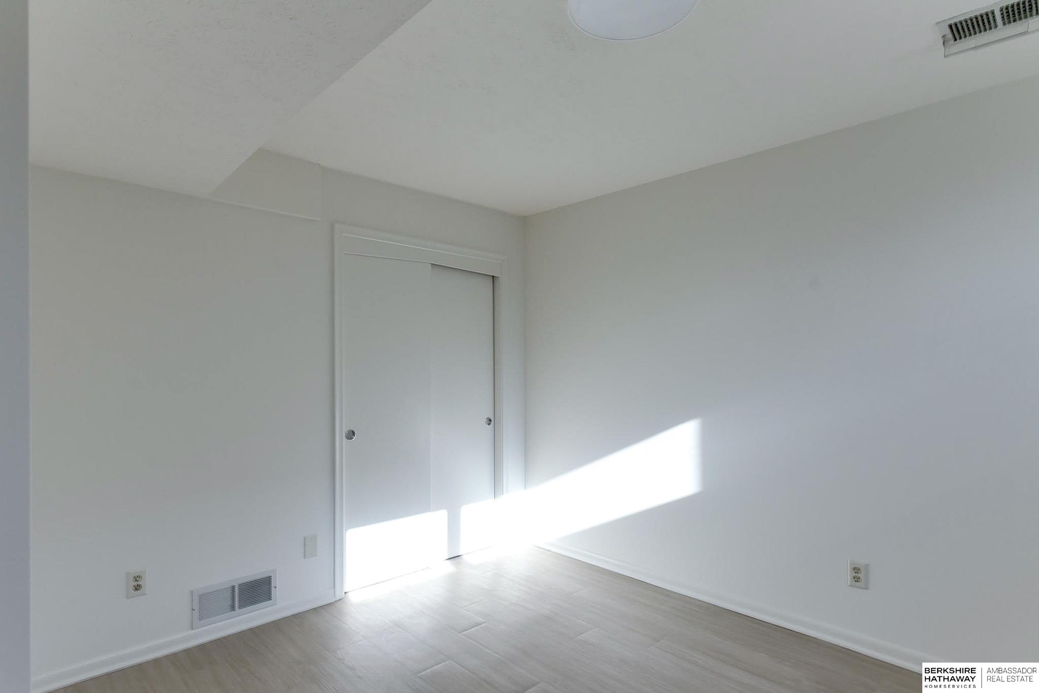 Omaha, Nebraska 68124, United States, 4 Bedrooms Bedrooms, ,3 BathroomsBathrooms,Residential,Pending,26518