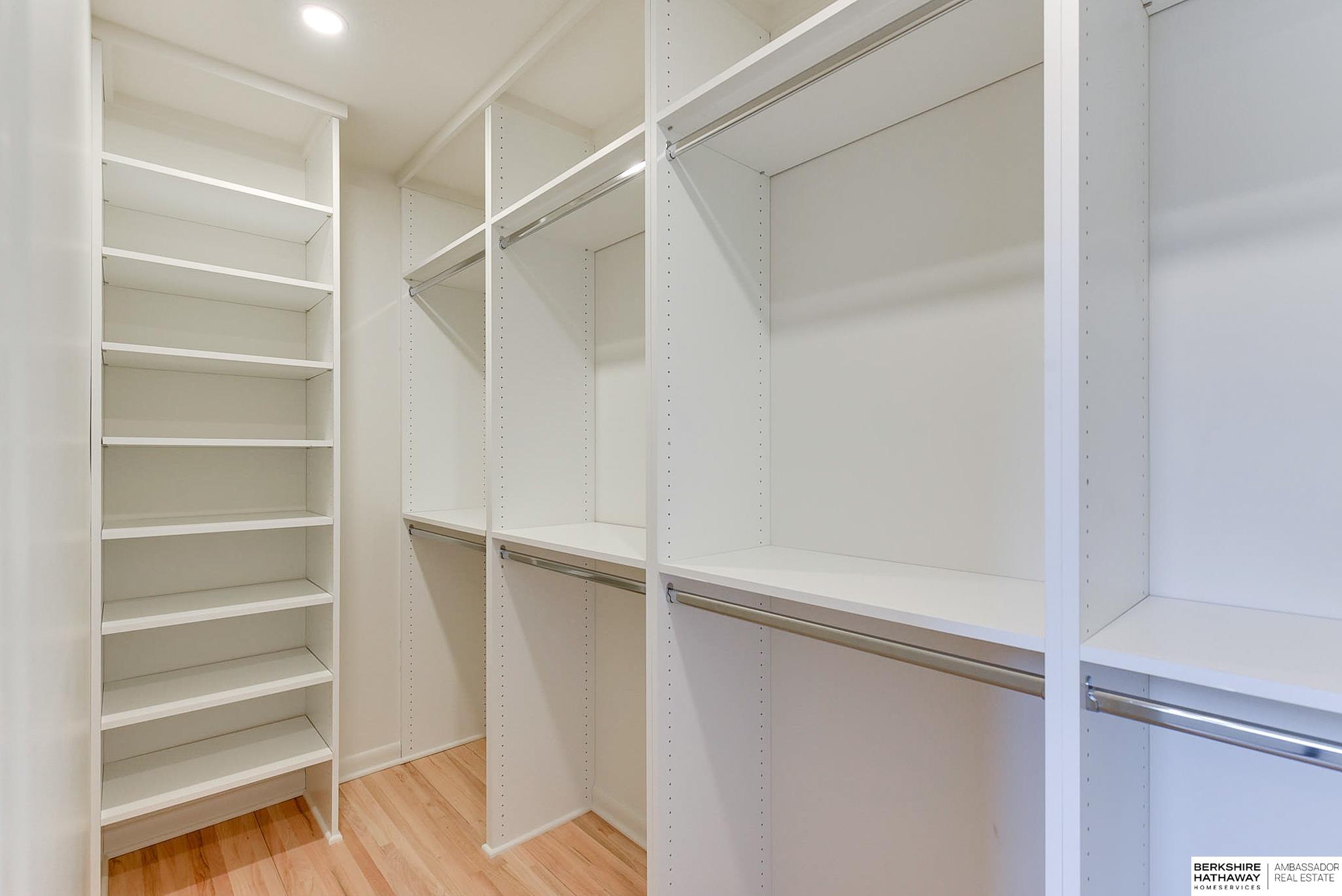 Omaha, Nebraska 68124, United States, 4 Bedrooms Bedrooms, ,3 BathroomsBathrooms,Residential,Pending,26518