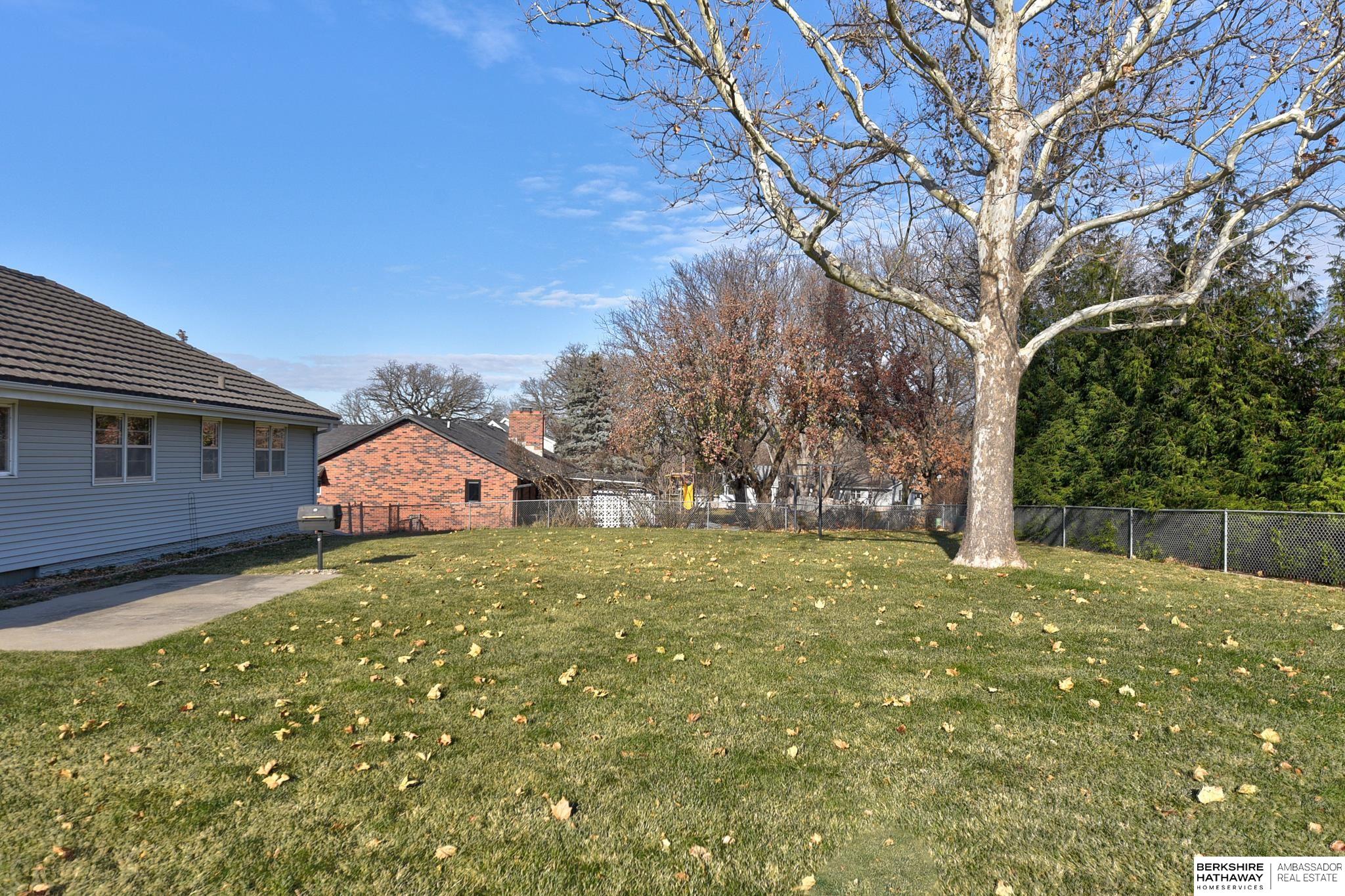 Omaha, Nebraska 68124, United States, 4 Bedrooms Bedrooms, ,3 BathroomsBathrooms,Residential,Pending,26518