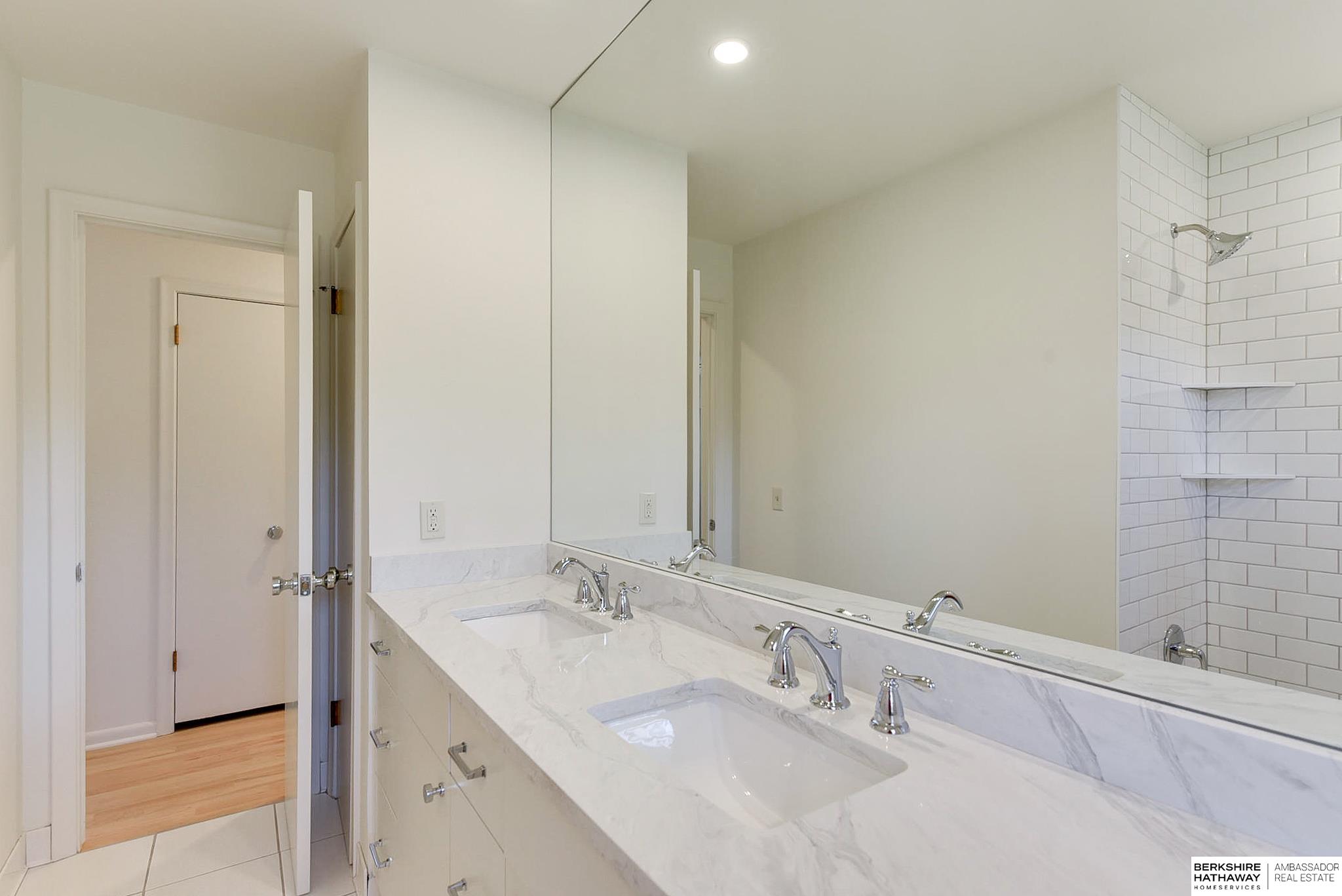 Omaha, Nebraska 68124, United States, 4 Bedrooms Bedrooms, ,3 BathroomsBathrooms,Residential,Pending,26518