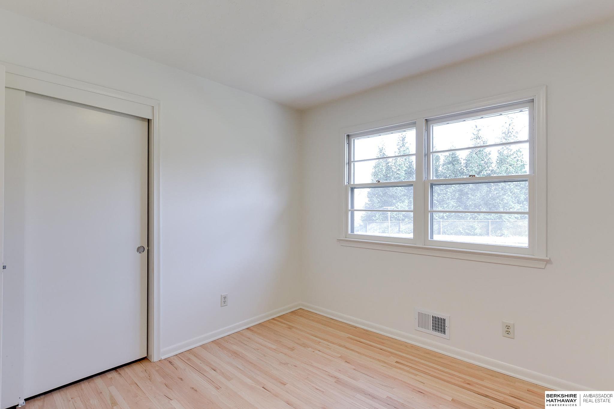 Omaha, Nebraska 68124, United States, 4 Bedrooms Bedrooms, ,3 BathroomsBathrooms,Residential,Pending,26518