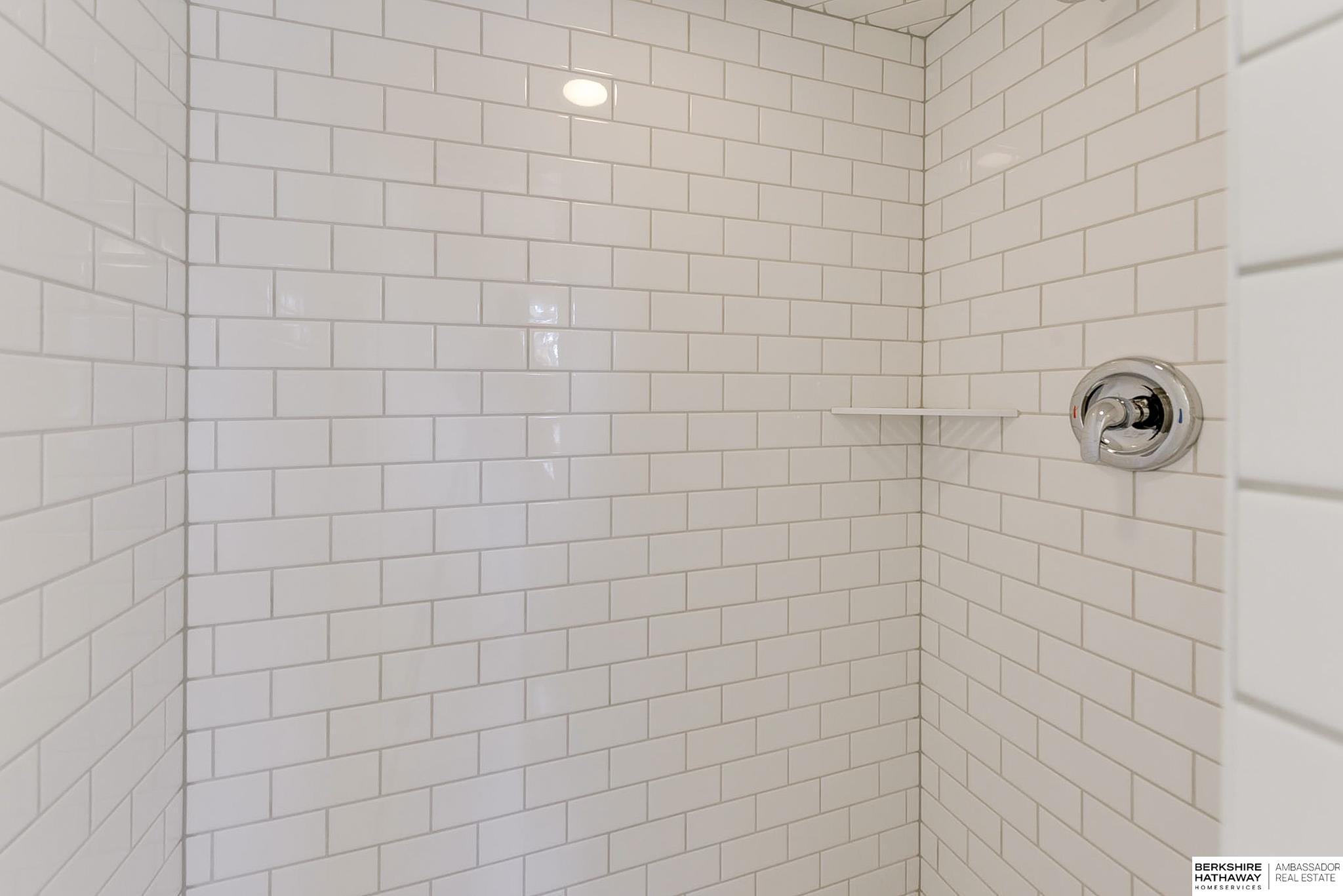 Omaha, Nebraska 68124, United States, 4 Bedrooms Bedrooms, ,3 BathroomsBathrooms,Residential,Pending,26518