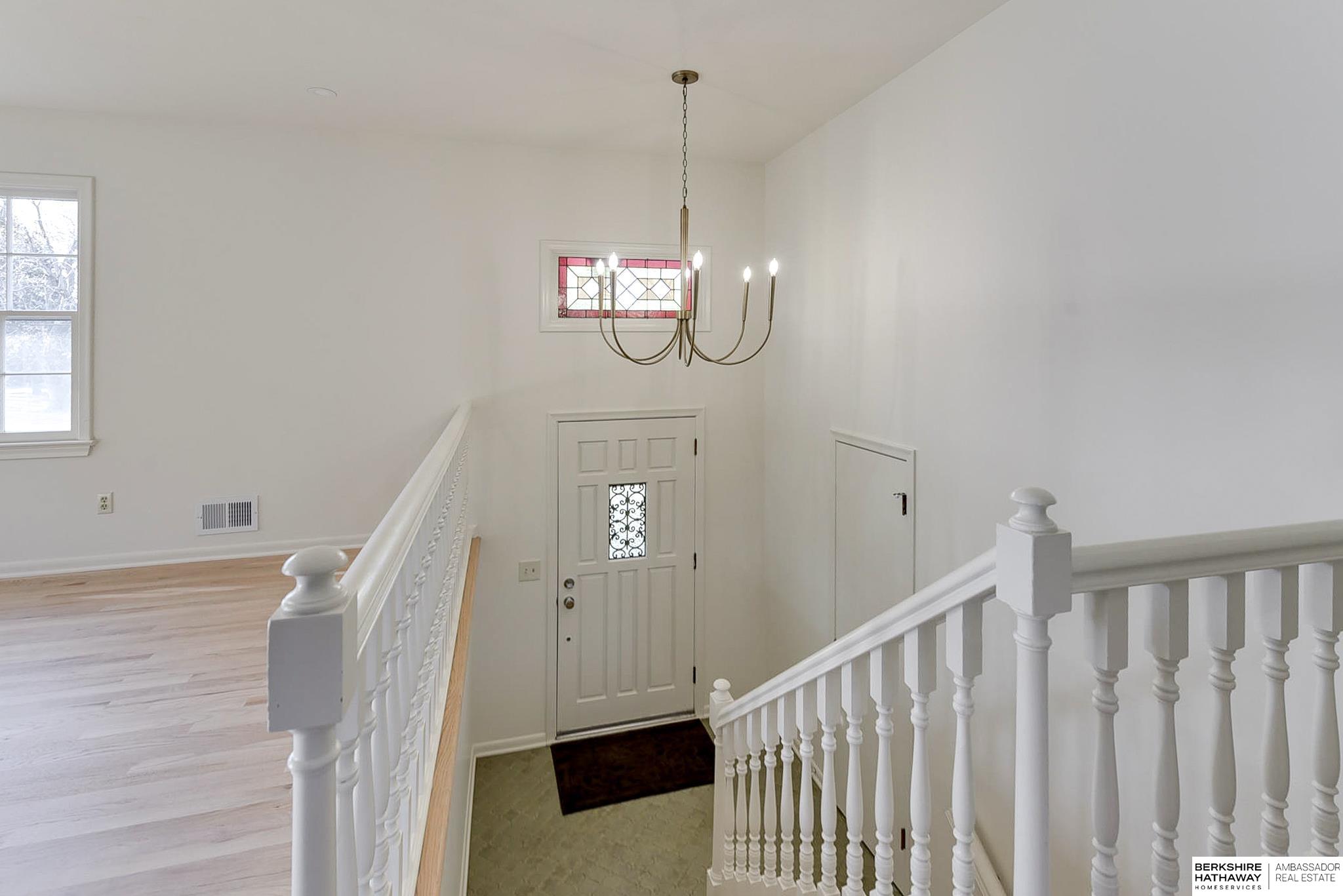 Omaha, Nebraska 68124, United States, 4 Bedrooms Bedrooms, ,3 BathroomsBathrooms,Residential,Pending,26518