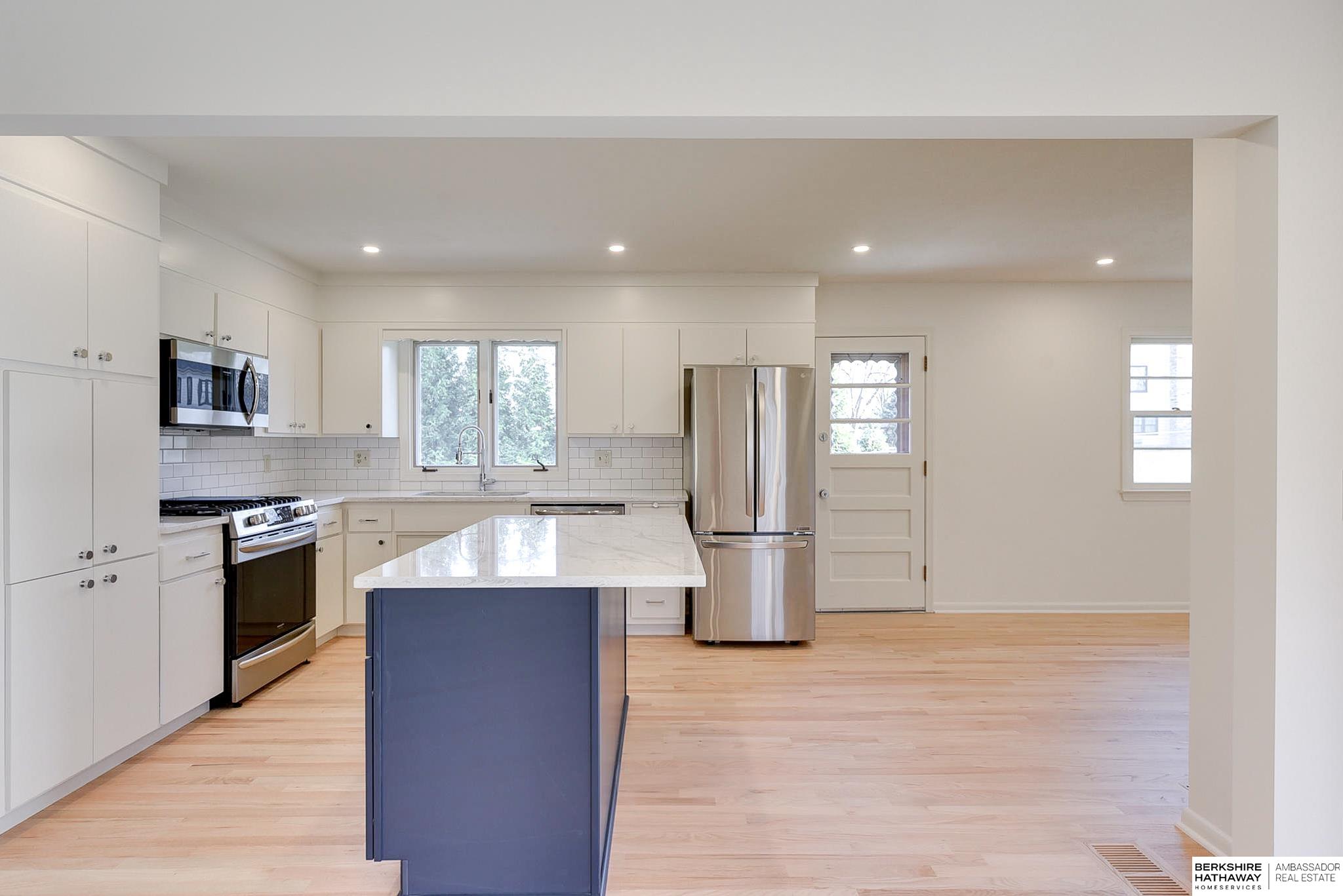 Omaha, Nebraska 68124, United States, 4 Bedrooms Bedrooms, ,3 BathroomsBathrooms,Residential,Pending,26518