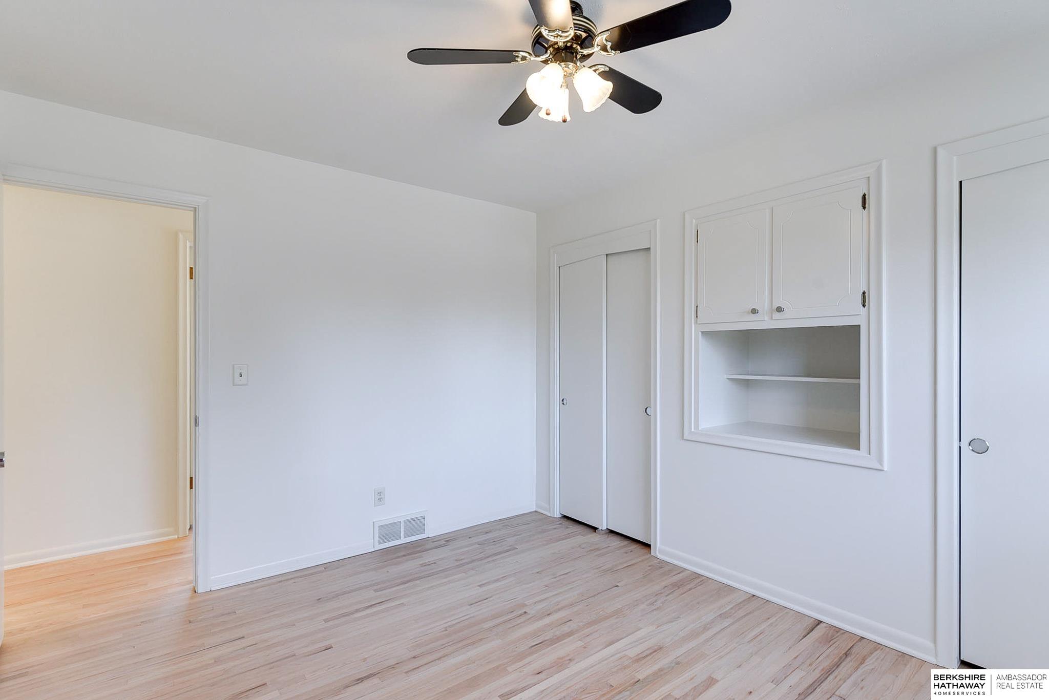 Omaha, Nebraska 68124, United States, 4 Bedrooms Bedrooms, ,3 BathroomsBathrooms,Residential,Pending,26518