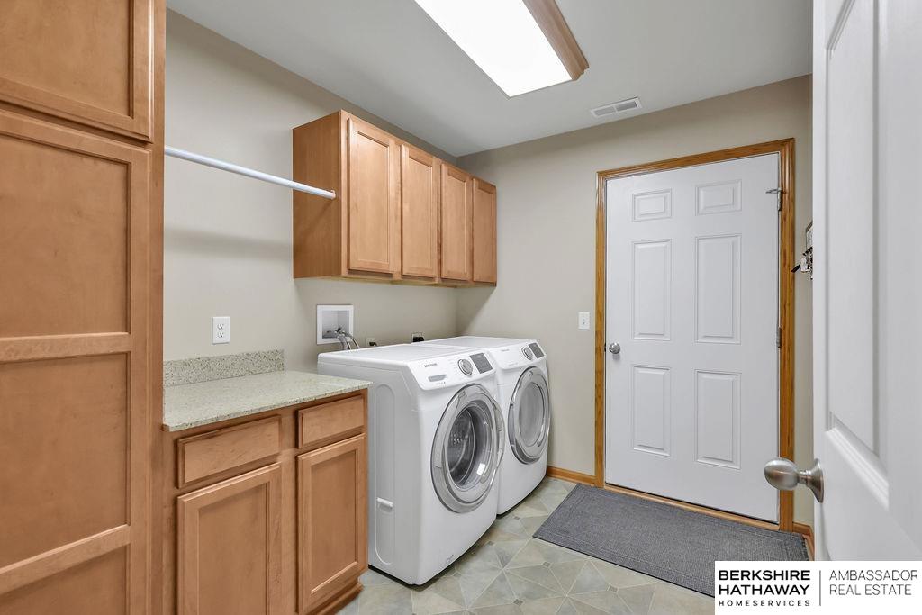 Bennington, Nebraska 68007, United States, 3 Bedrooms Bedrooms, ,2 BathroomsBathrooms,Residential,Active,28743