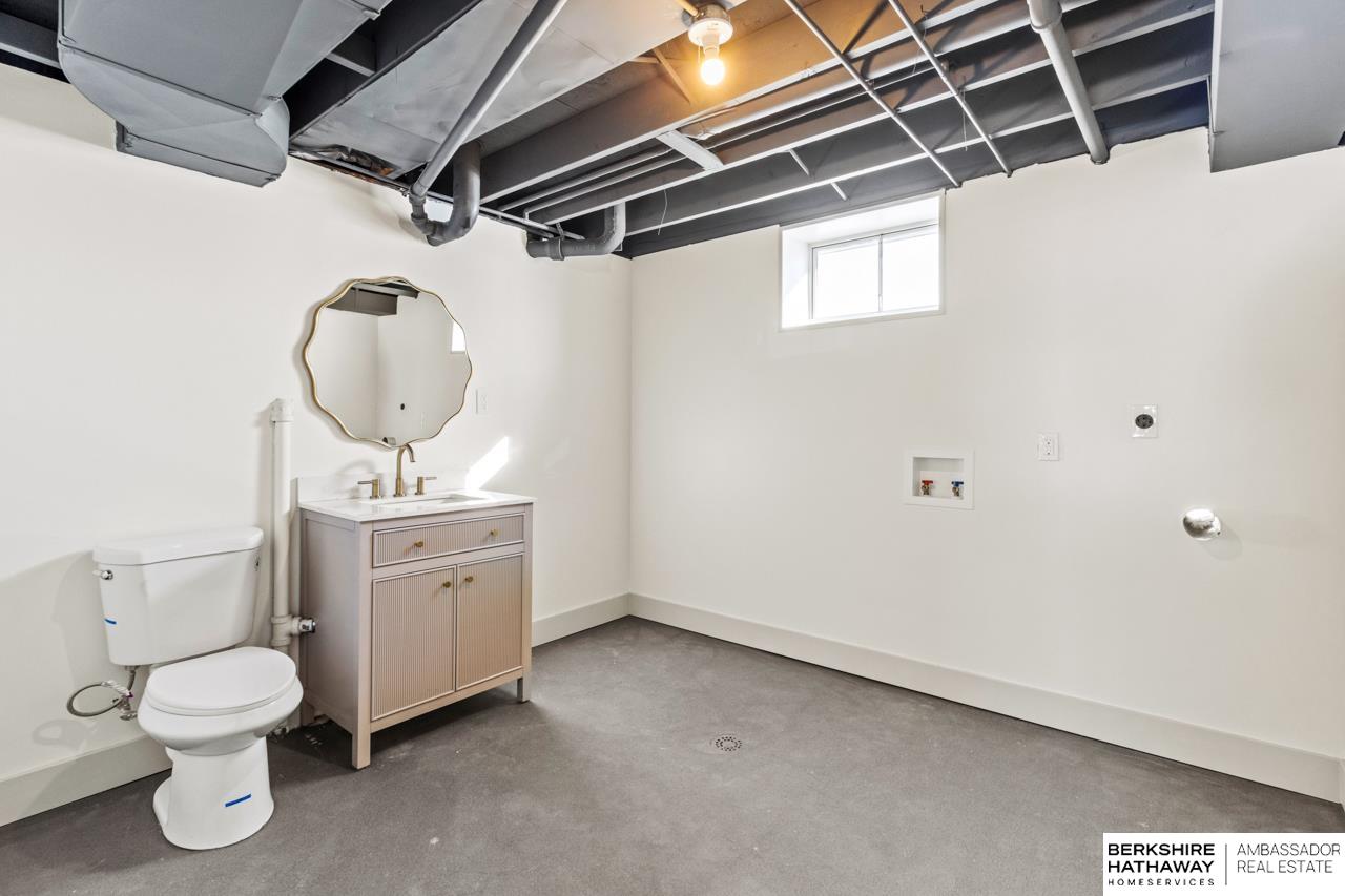 Omaha, Nebraska 68124, United States, 3 Bedrooms Bedrooms, ,2 BathroomsBathrooms,Residential,Pending,4188