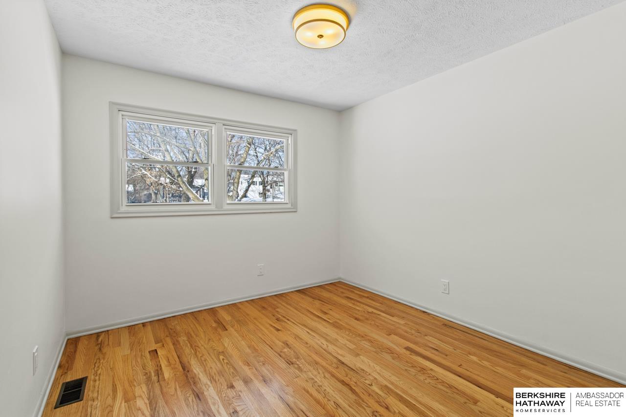 Omaha, Nebraska 68124, United States, 3 Bedrooms Bedrooms, ,2 BathroomsBathrooms,Residential,Pending,4188