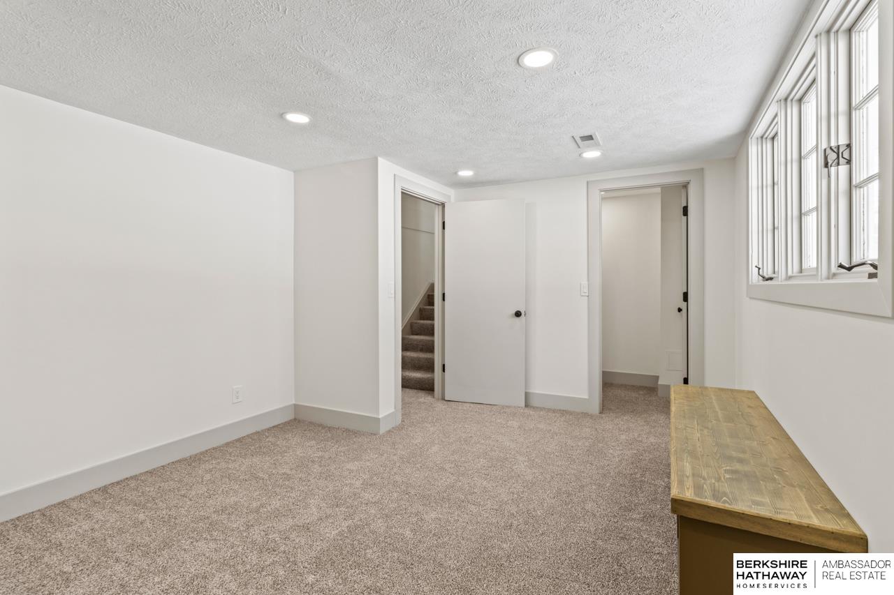 Omaha, Nebraska 68124, United States, 3 Bedrooms Bedrooms, ,2 BathroomsBathrooms,Residential,Pending,4188