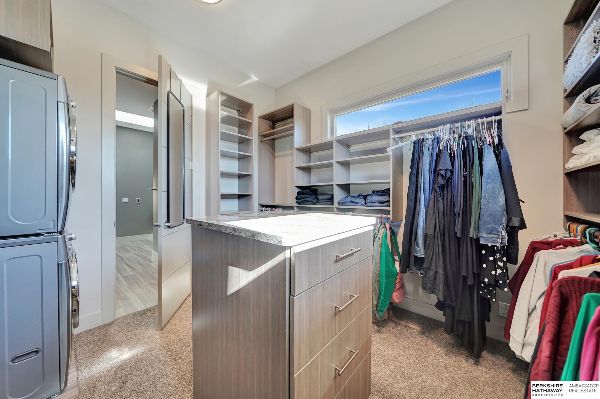 Elkhorn, Nebraska 68022, United States, 5 Bedrooms Bedrooms, ,5 BathroomsBathrooms,Residential,Pending,5325