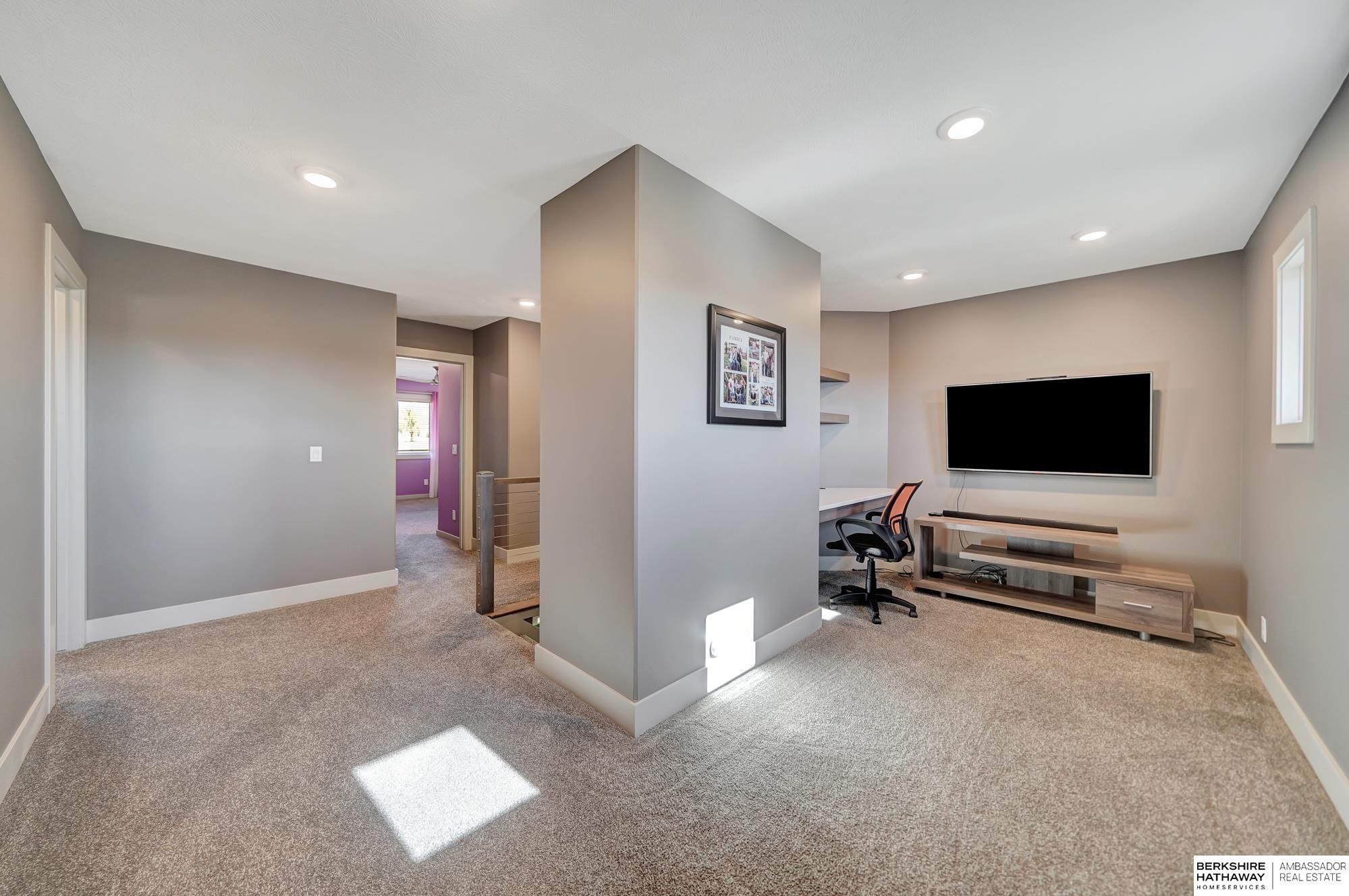 Elkhorn, Nebraska 68022, United States, 5 Bedrooms Bedrooms, ,5 BathroomsBathrooms,Residential,Pending,5325