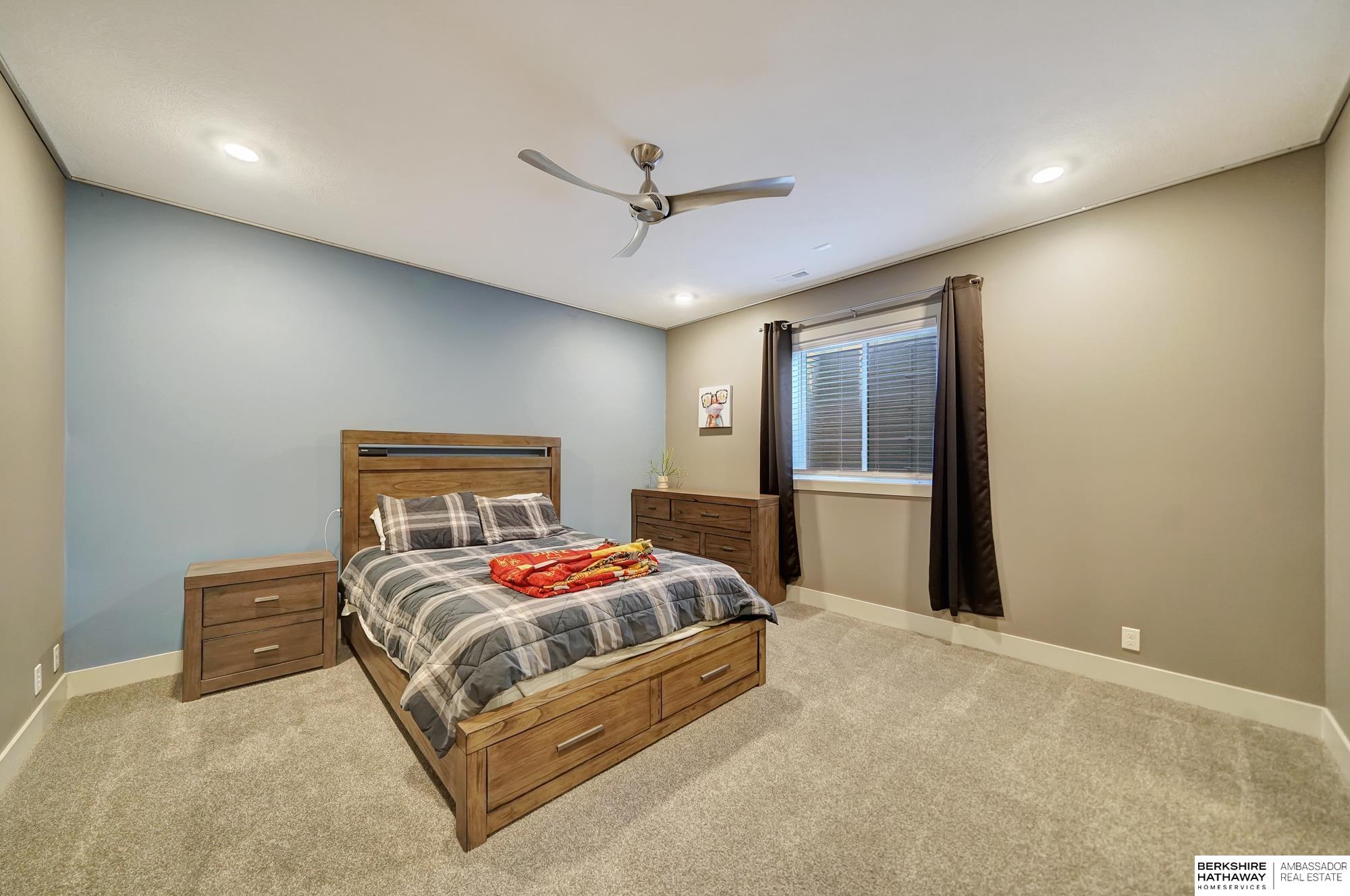 Elkhorn, Nebraska 68022, United States, 5 Bedrooms Bedrooms, ,5 BathroomsBathrooms,Residential,Pending,5325