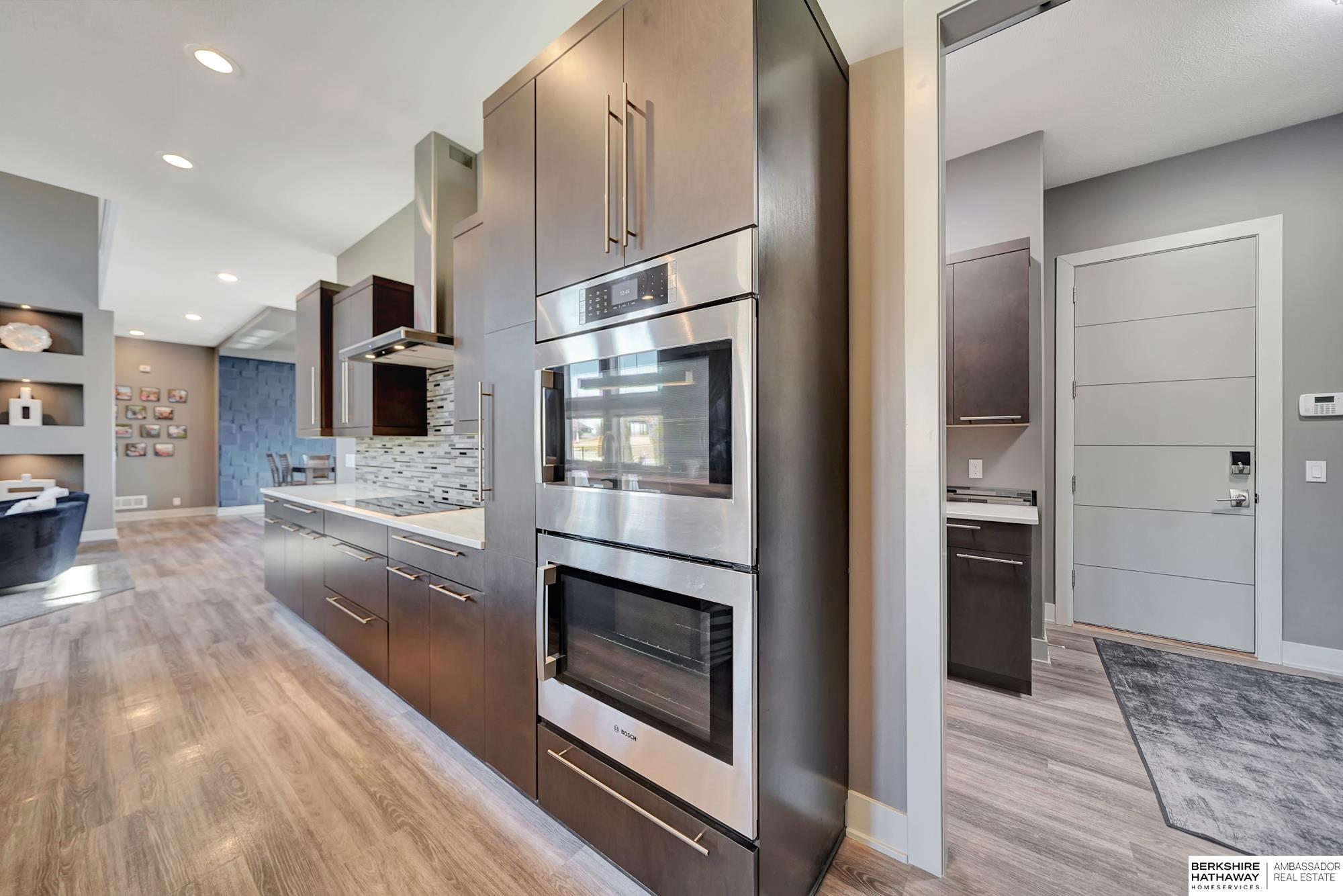 Elkhorn, Nebraska 68022, United States, 5 Bedrooms Bedrooms, ,5 BathroomsBathrooms,Residential,Pending,5325