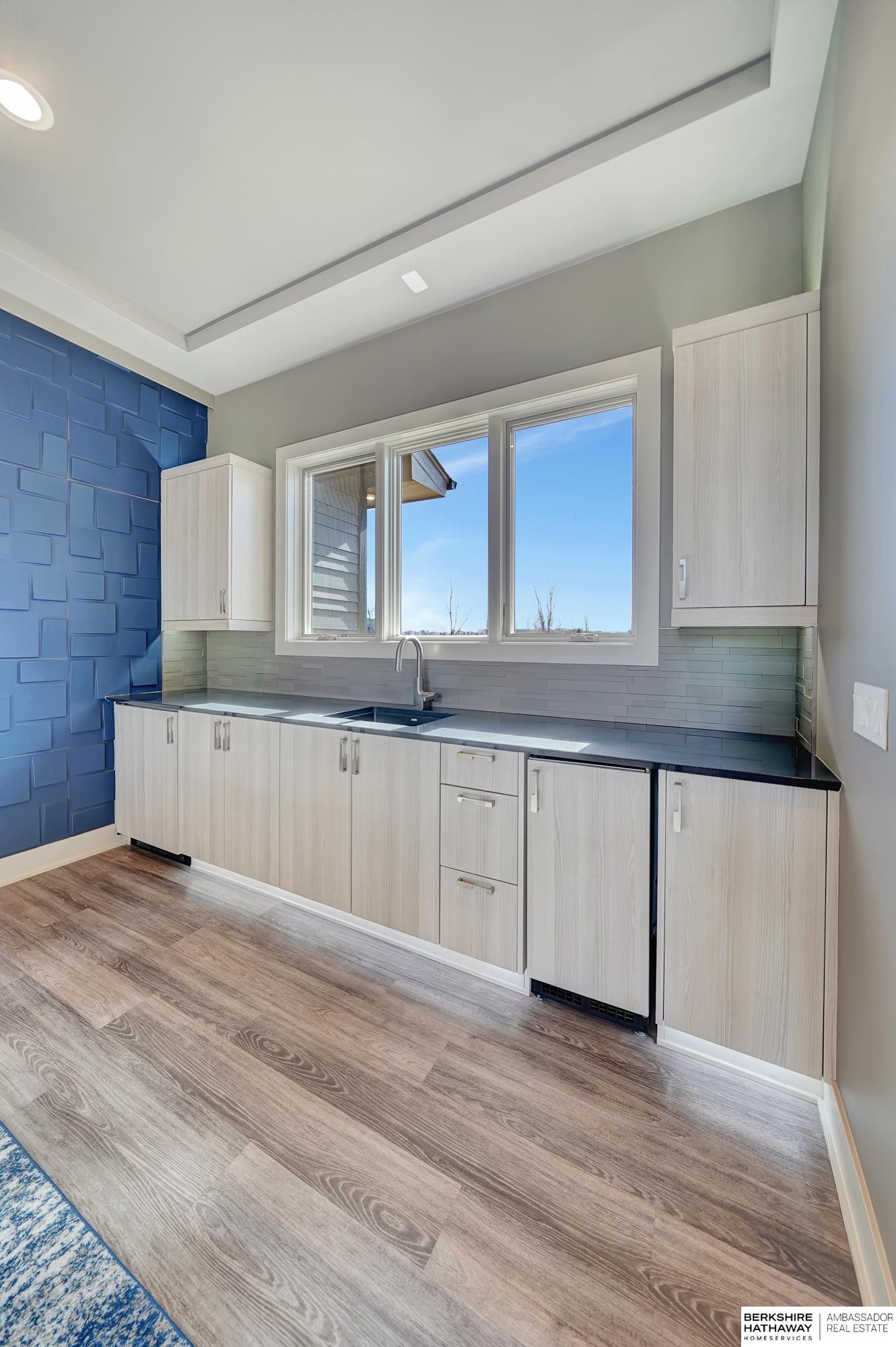 Elkhorn, Nebraska 68022, United States, 5 Bedrooms Bedrooms, ,5 BathroomsBathrooms,Residential,Pending,5325