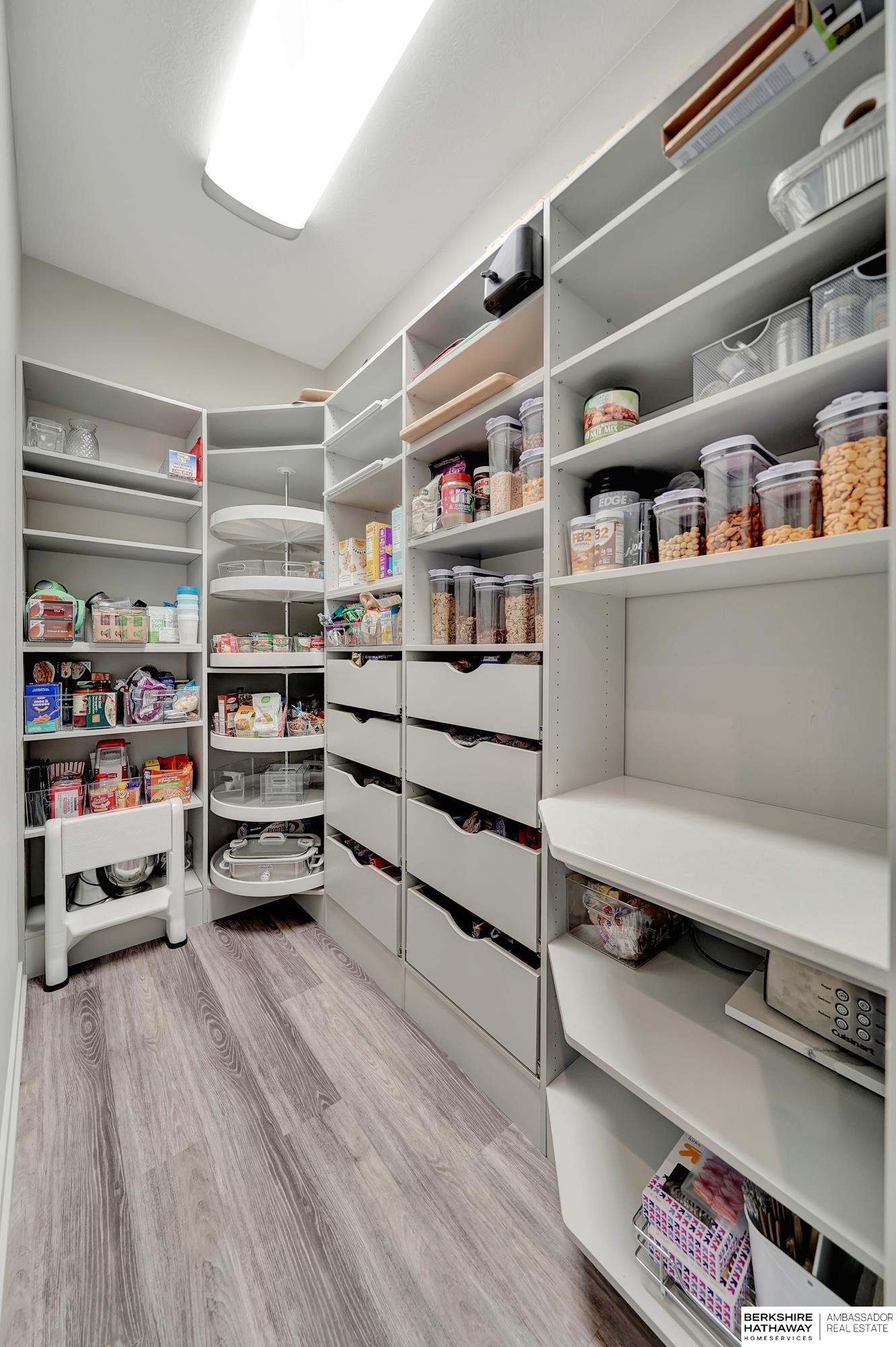 Elkhorn, Nebraska 68022, United States, 5 Bedrooms Bedrooms, ,5 BathroomsBathrooms,Residential,Pending,5325