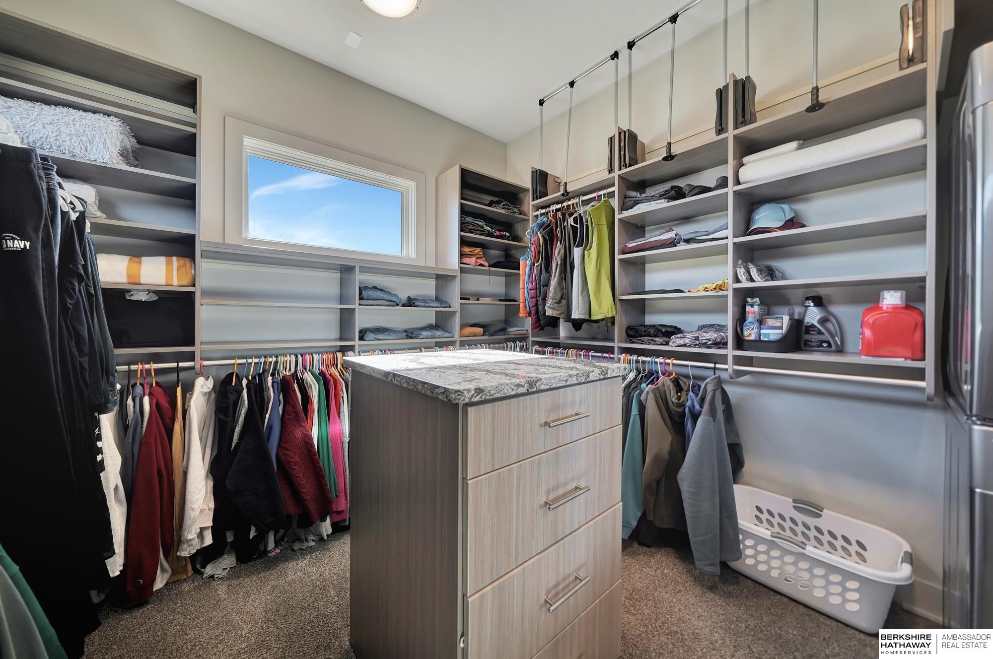 Elkhorn, Nebraska 68022, United States, 5 Bedrooms Bedrooms, ,5 BathroomsBathrooms,Residential,Pending,5325