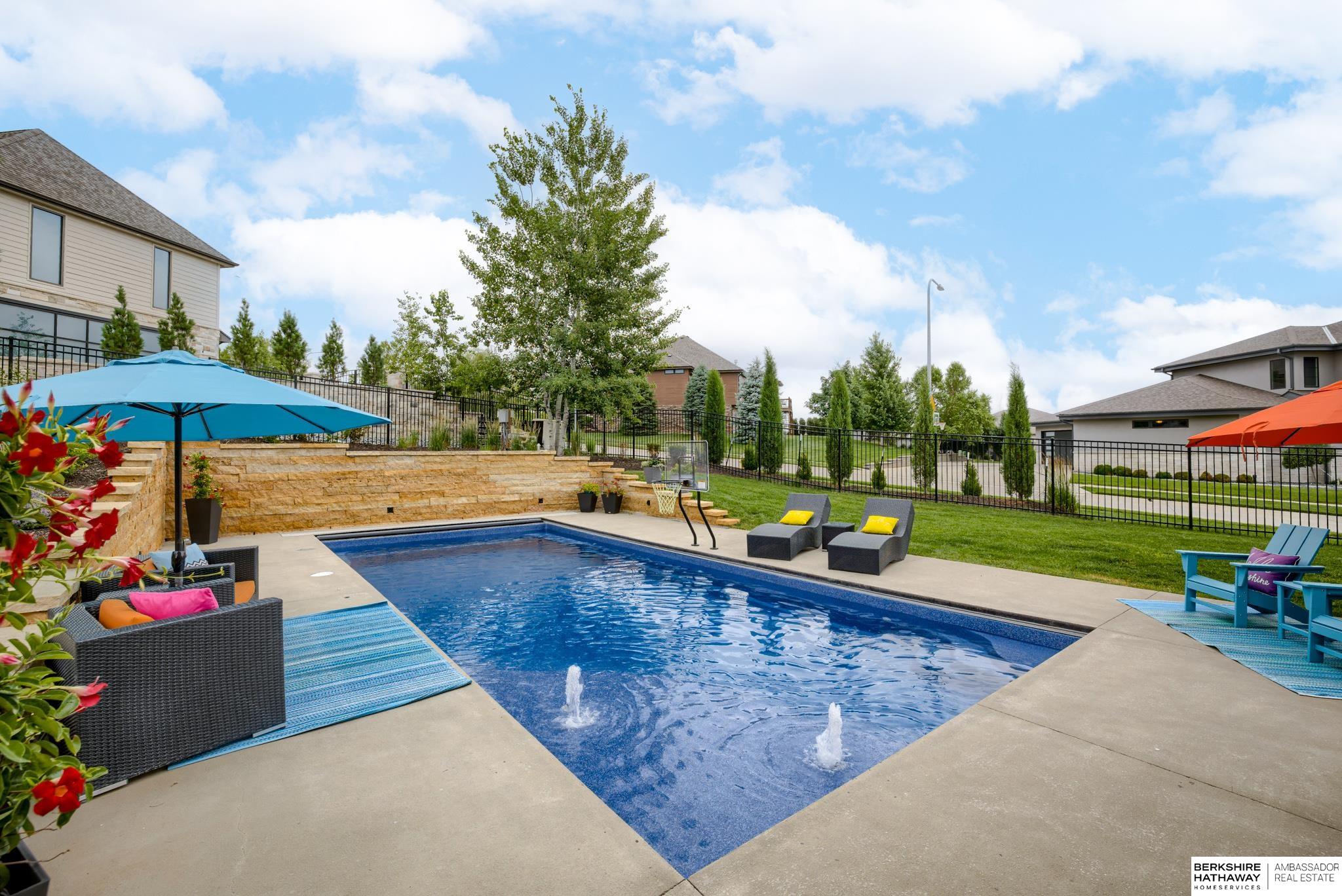 Elkhorn, Nebraska 68022, United States, 5 Bedrooms Bedrooms, ,5 BathroomsBathrooms,Residential,Pending,5325