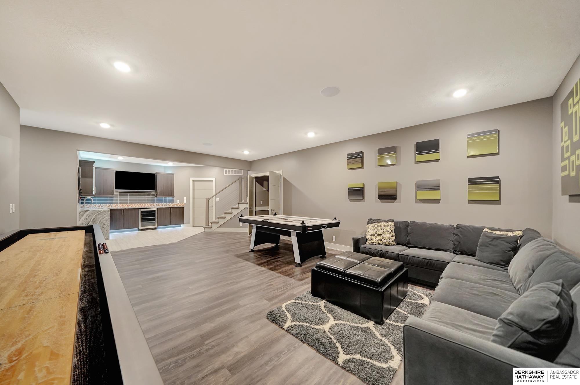 Elkhorn, Nebraska 68022, United States, 5 Bedrooms Bedrooms, ,5 BathroomsBathrooms,Residential,Pending,5325