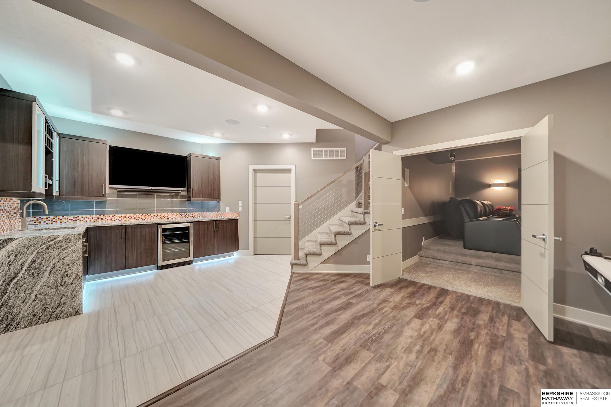 Elkhorn, Nebraska 68022, United States, 5 Bedrooms Bedrooms, ,5 BathroomsBathrooms,Residential,Pending,5325