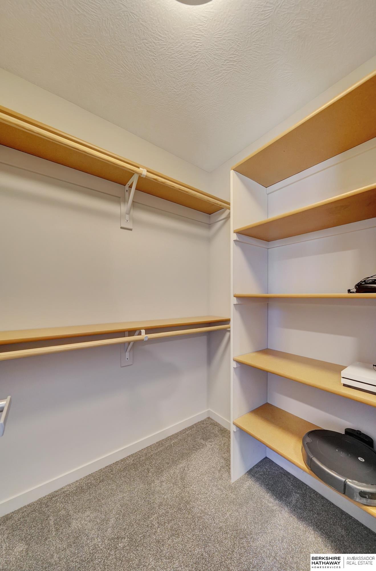 Elkhorn, Nebraska 68022, United States, 5 Bedrooms Bedrooms, ,5 BathroomsBathrooms,Residential,Pending,5325