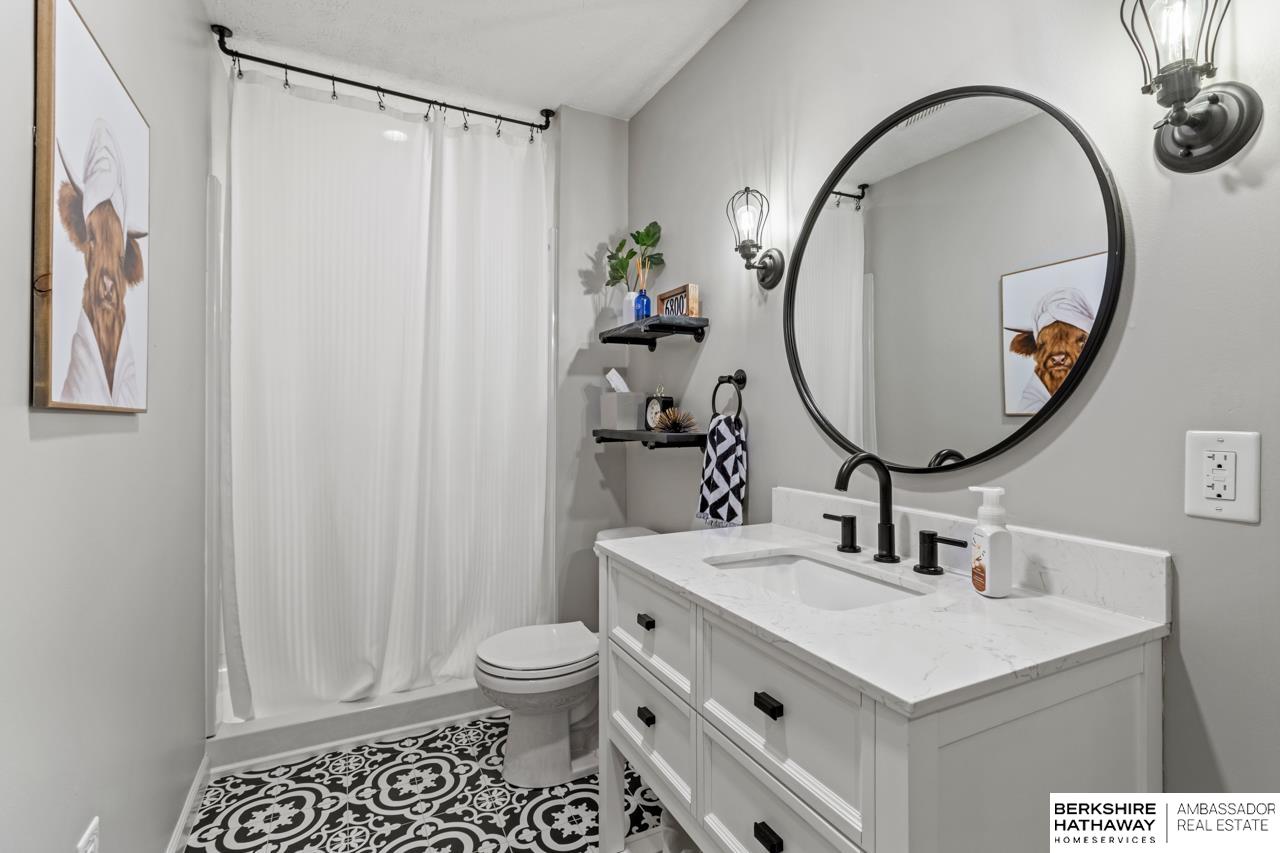 Bennington, Nebraska 68007, United States, 5 Bedrooms Bedrooms, ,3 BathroomsBathrooms,Residential,Pending,116622