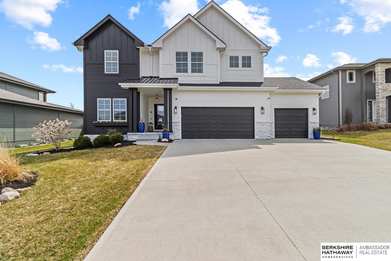 Bennington, Nebraska 68007, United States, 5 Bedrooms Bedrooms, ,3 BathroomsBathrooms,Residential,Pending,116622