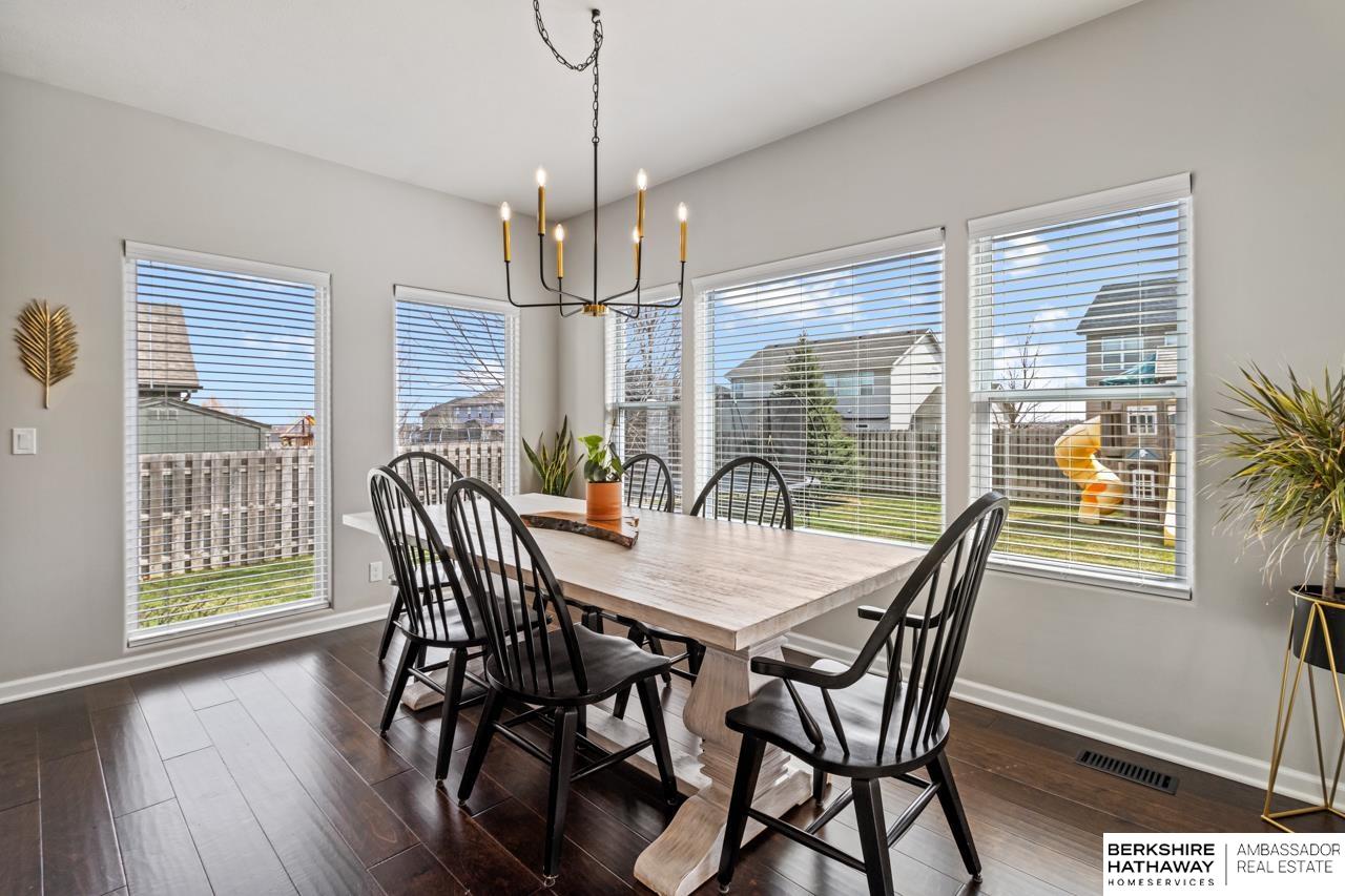 Bennington, Nebraska 68007, United States, 5 Bedrooms Bedrooms, ,3 BathroomsBathrooms,Residential,Pending,116622