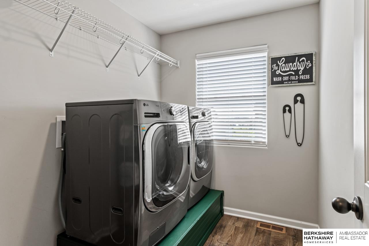 Bennington, Nebraska 68007, United States, 5 Bedrooms Bedrooms, ,3 BathroomsBathrooms,Residential,Pending,116622