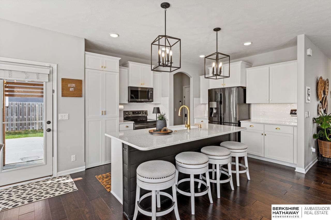 Bennington, Nebraska 68007, United States, 5 Bedrooms Bedrooms, ,3 BathroomsBathrooms,Residential,Pending,116622